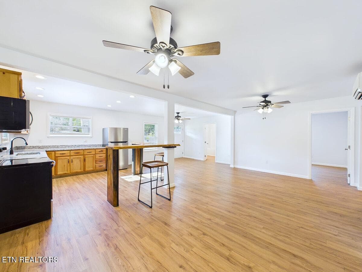 Kitchen Living Room - 23 E Martin St, Englewood, TN 37329