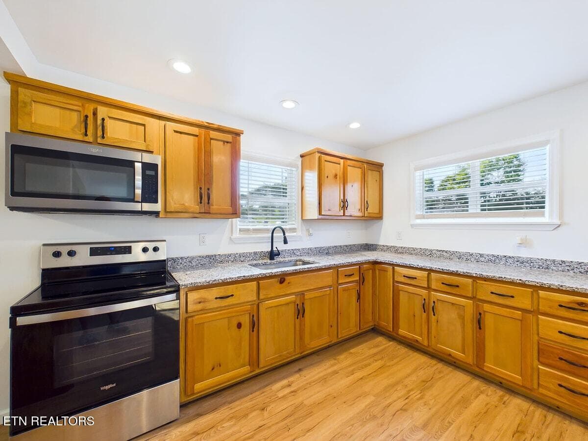 Kitchen - 23 E Martin St, Englewood, TN 37329