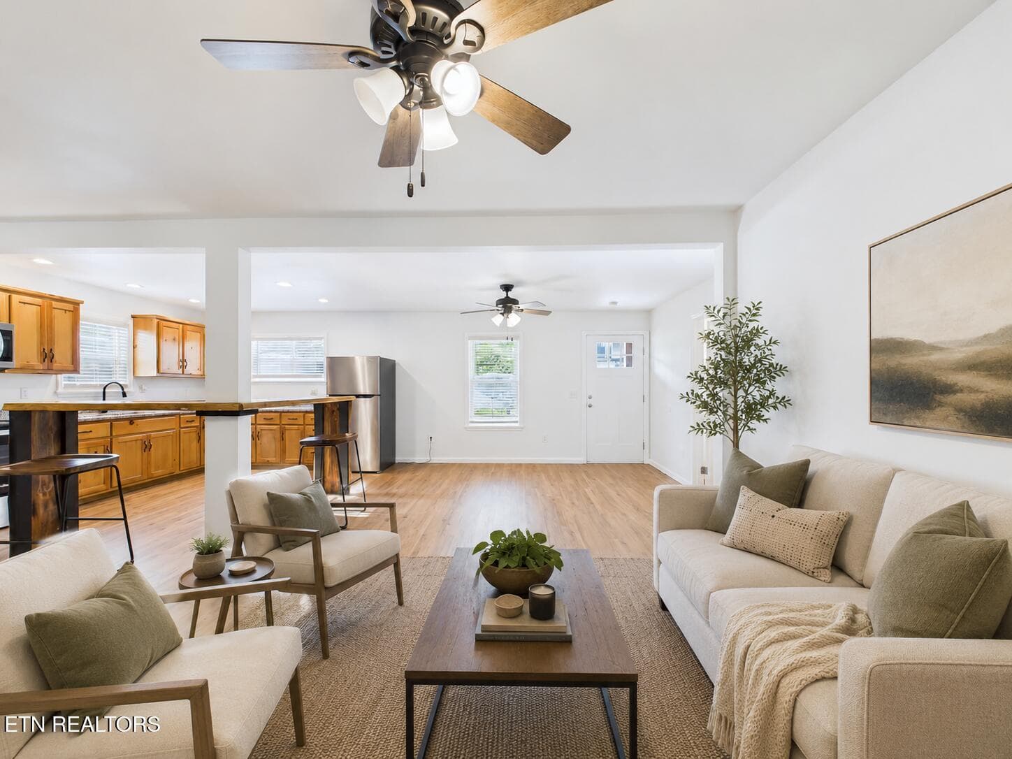 Living Room - 23 E Martin St, Englewood, TN 37329