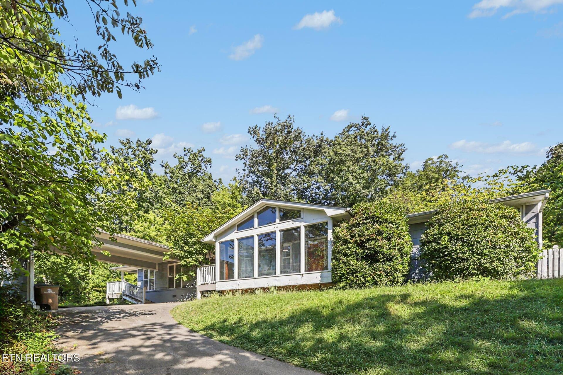 5603 S Briscoe Circle, Knoxville, TN 37912