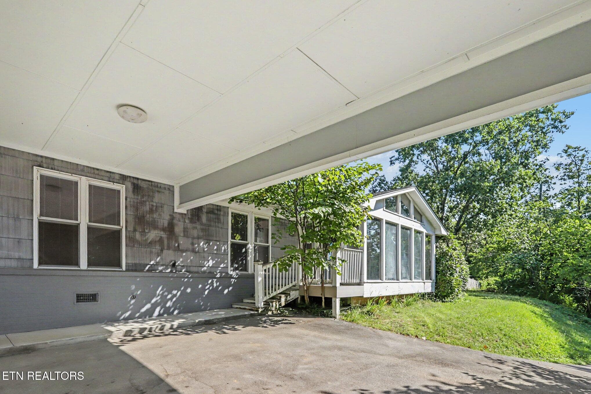 053_file_7398 - 5603 S Briscoe Circle, Knoxville, TN 37912, Knoxville