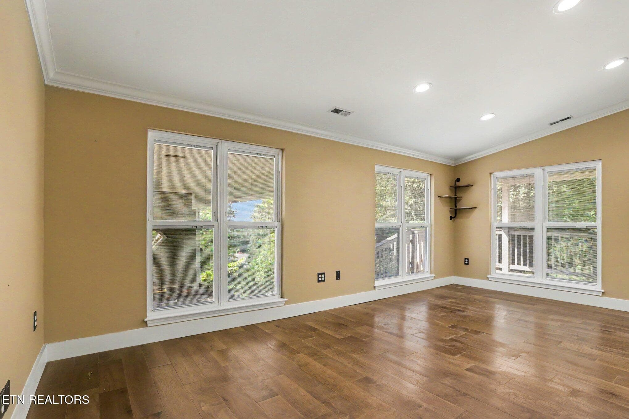 010_file_3282 - 5603 S Briscoe Circle, Knoxville, TN 37912, Knoxville