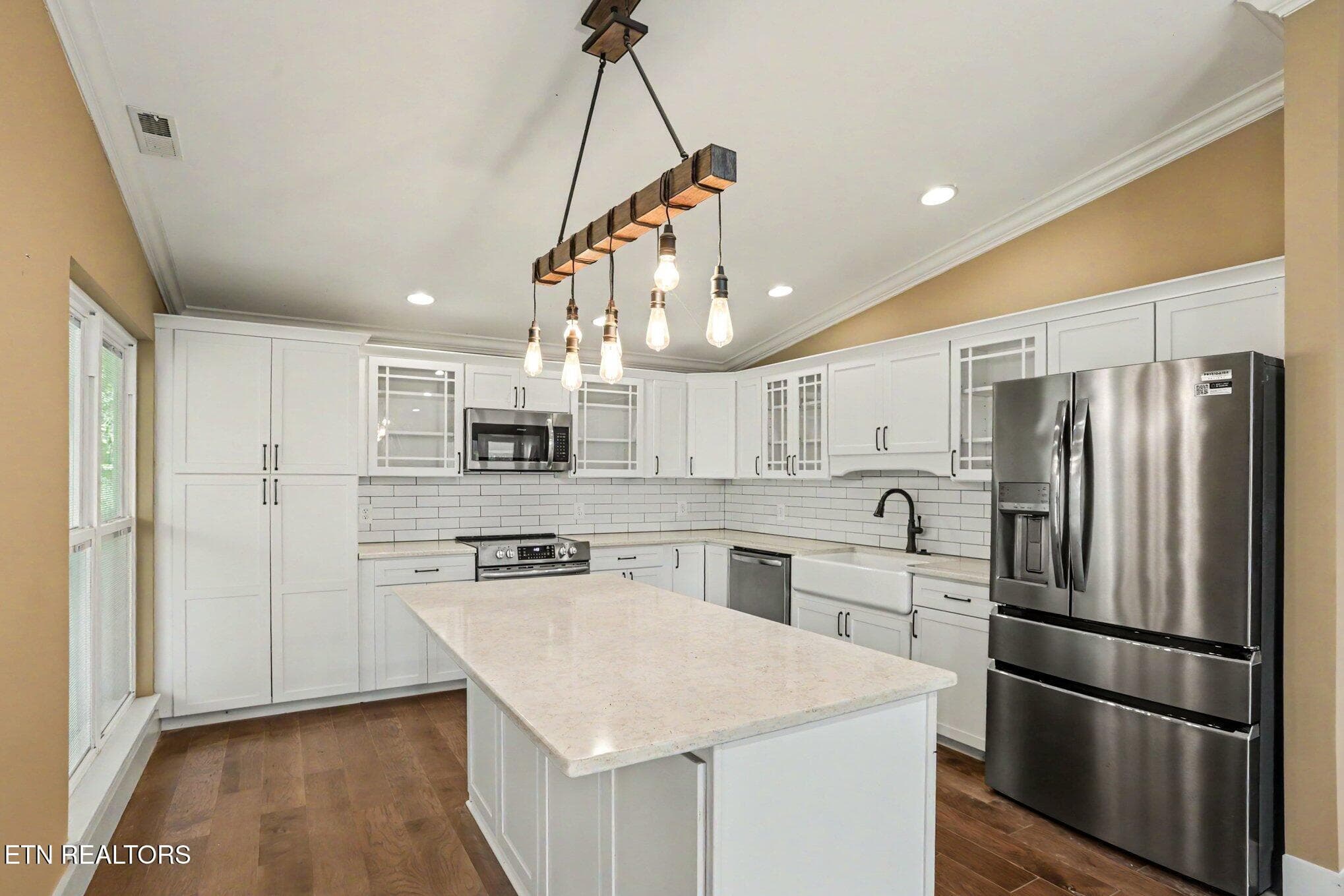 014_file_8513 - 5603 S Briscoe Circle, Knoxville, TN 37912, Knoxville