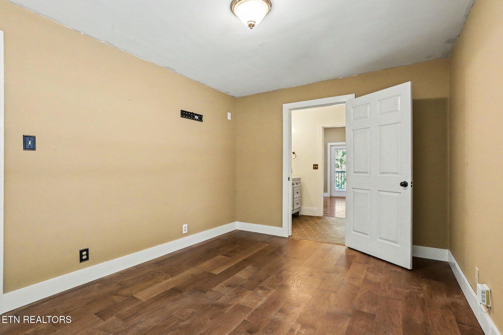 023_file_6542 - 5603 S Briscoe Circle, Knoxville, TN 37912, Knoxville