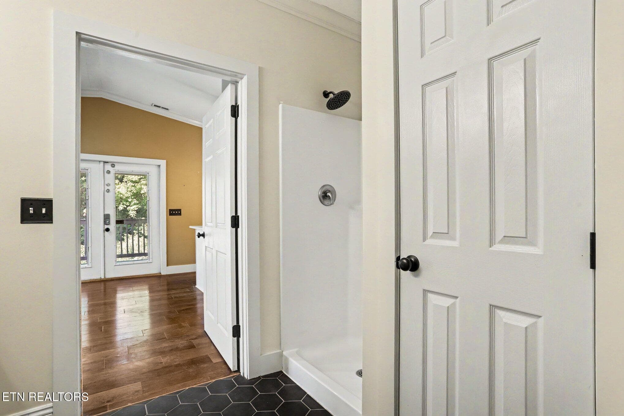 026_file_6252 - 5603 S Briscoe Circle, Knoxville, TN 37912, Knoxville
