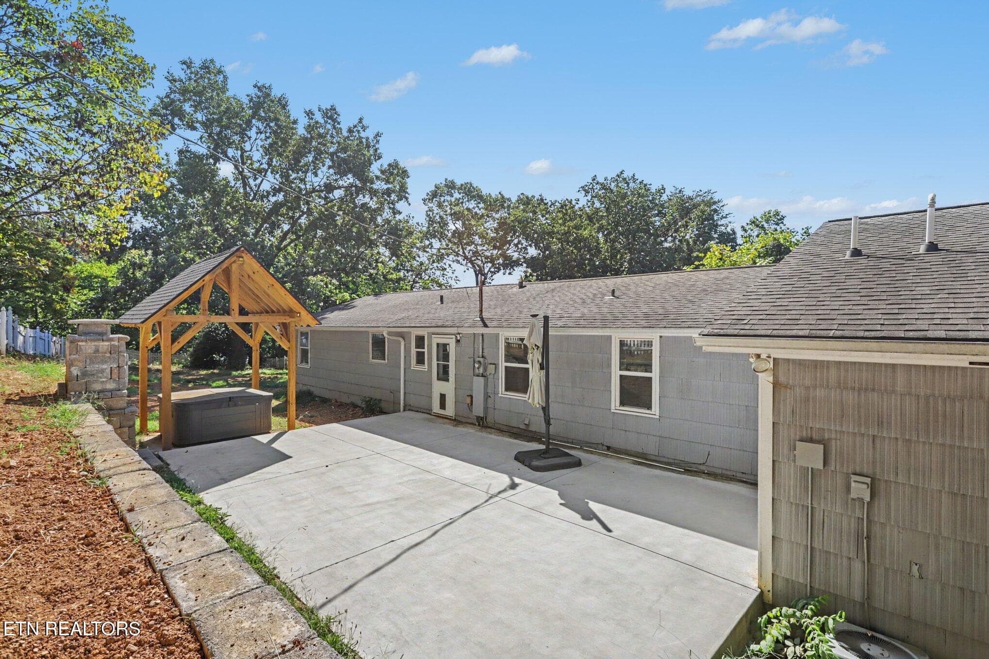 051_file_9007 - 5603 S Briscoe Circle, Knoxville, TN 37912, Knoxville