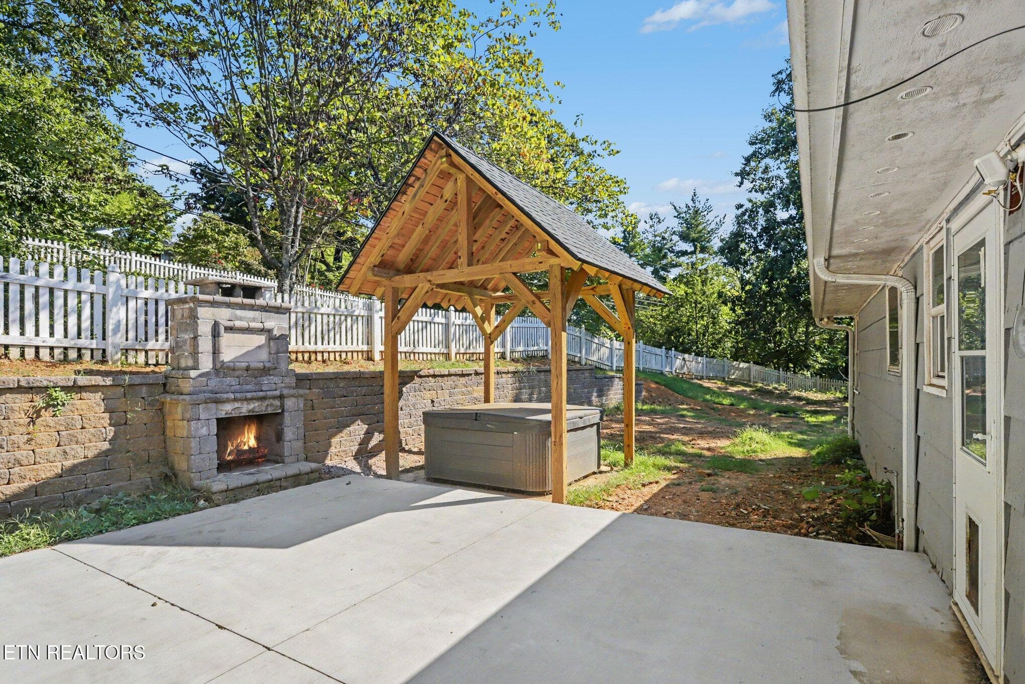 054_file_2778 - 5603 S Briscoe Circle, Knoxville, TN 37912, Knoxville