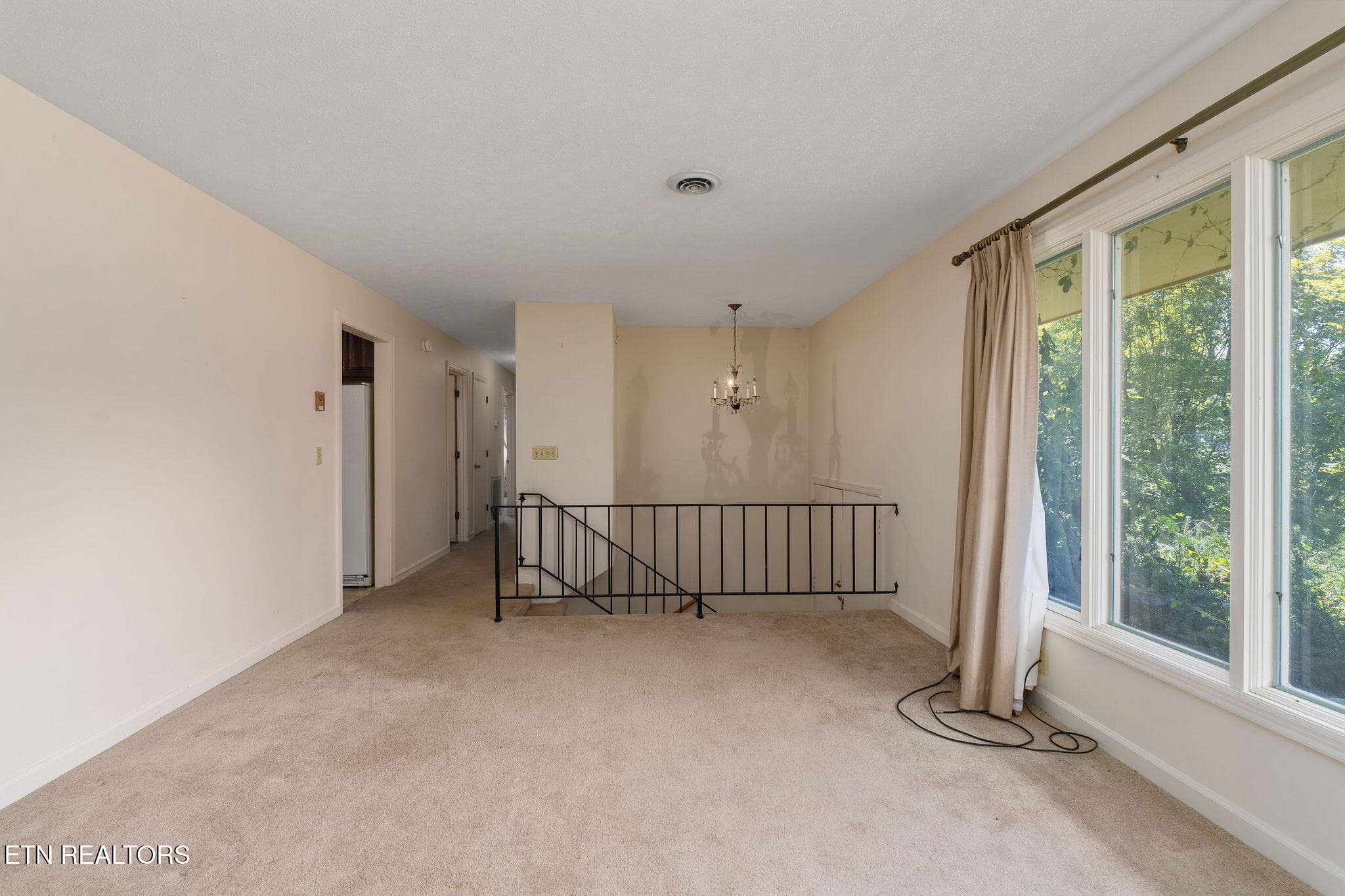 LR to maim hallway - 220 Brookfield Drive, Kingsport, TN 37663, Kingsport