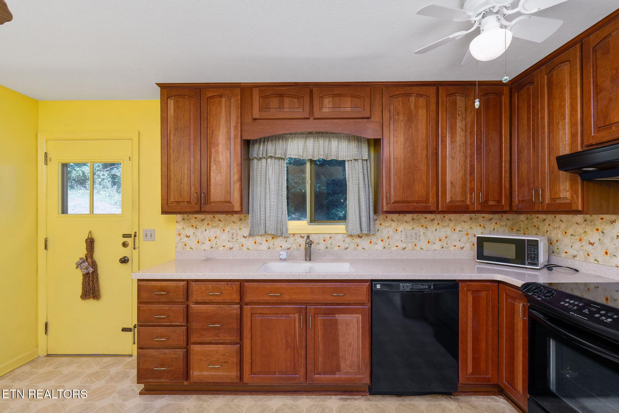 Appliances included. - 220 Brookfield Drive, Kingsport, TN 37663, Kingsport