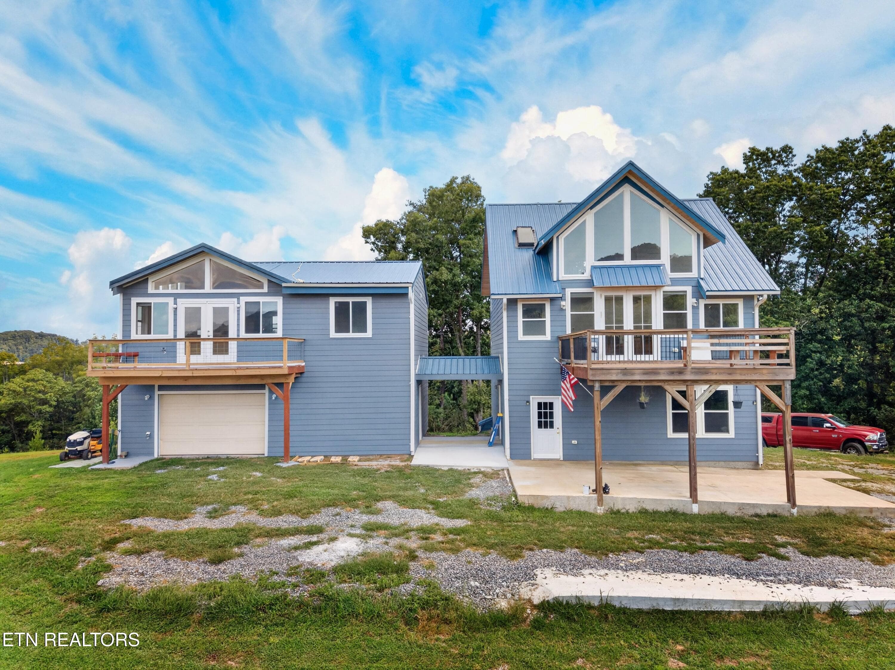 349 Notch Gap Rd, Thorn Hill, TN 37881