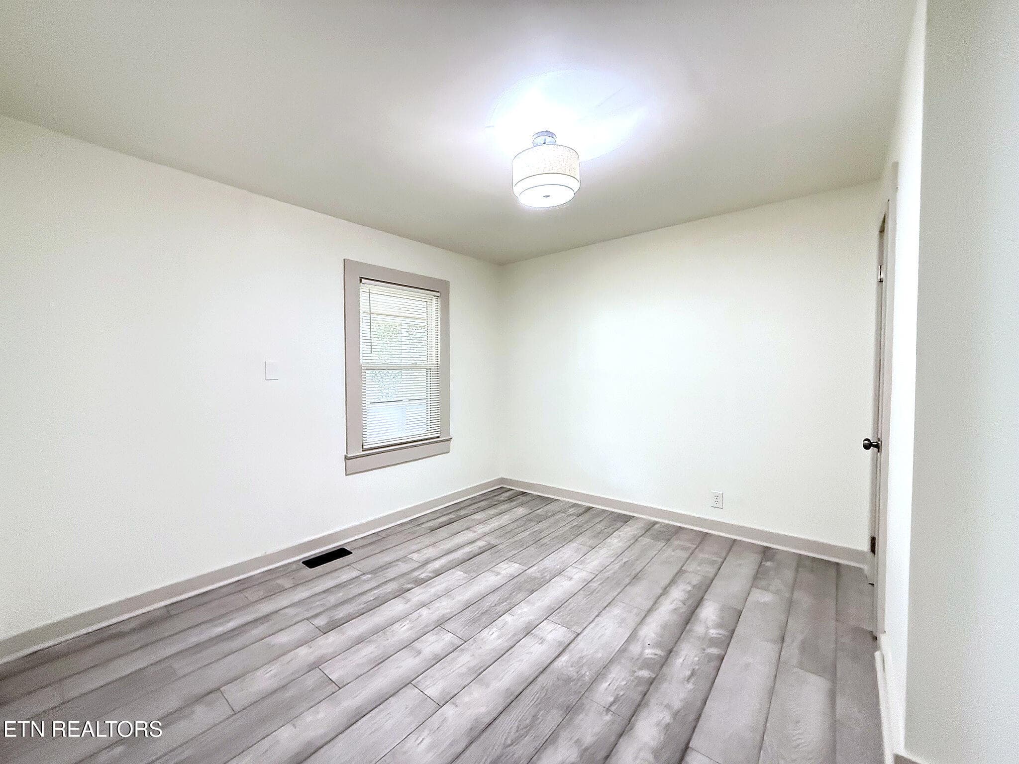 16_IMG_5142_MLS - 5828 NE Eldridge Rd, Knoxville, TN 37918, Knoxville