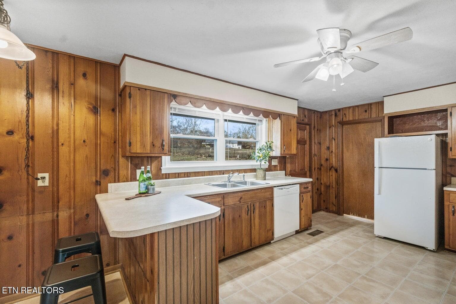 Kitchen 3 - 128 NE Scott St, Charleston, TN 37310