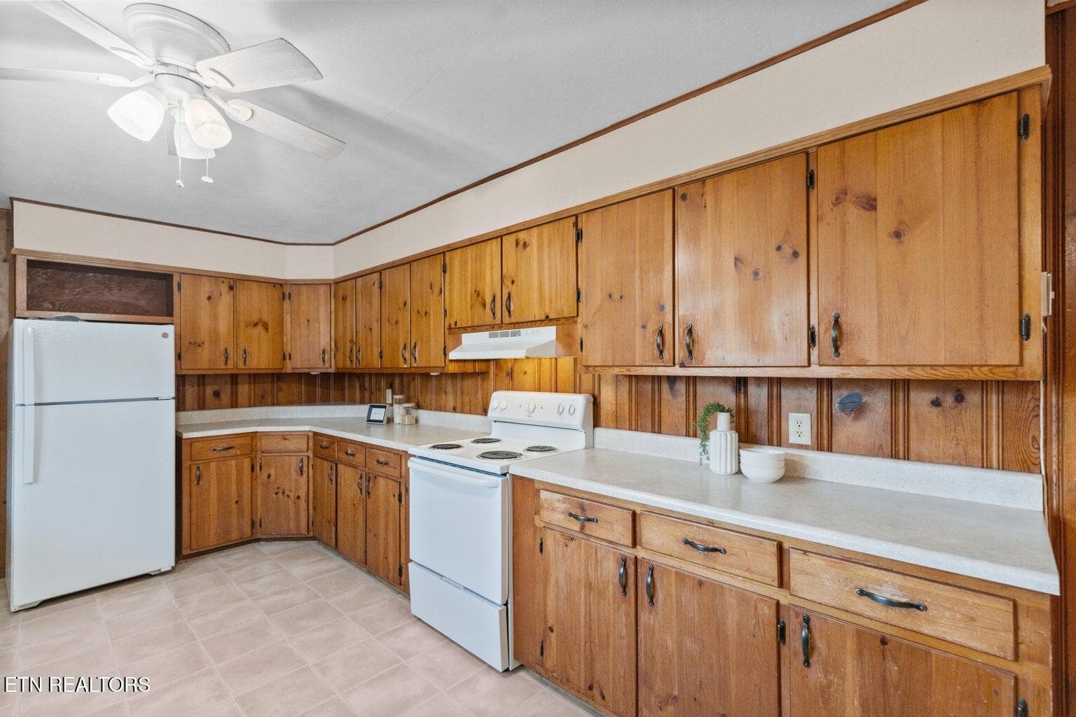 kitchen 4 - 128 NE Scott St, Charleston, TN 37310