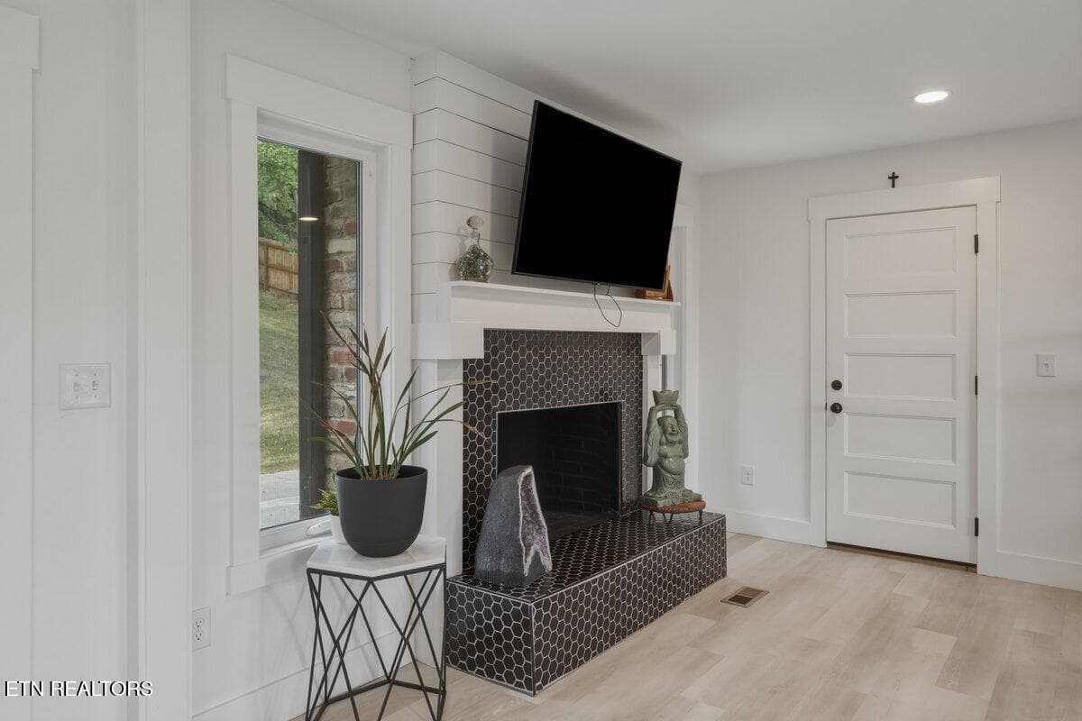 Living Room 5 (3) - 12312 W Kings Gate Rd, Knoxville, TN 37934
