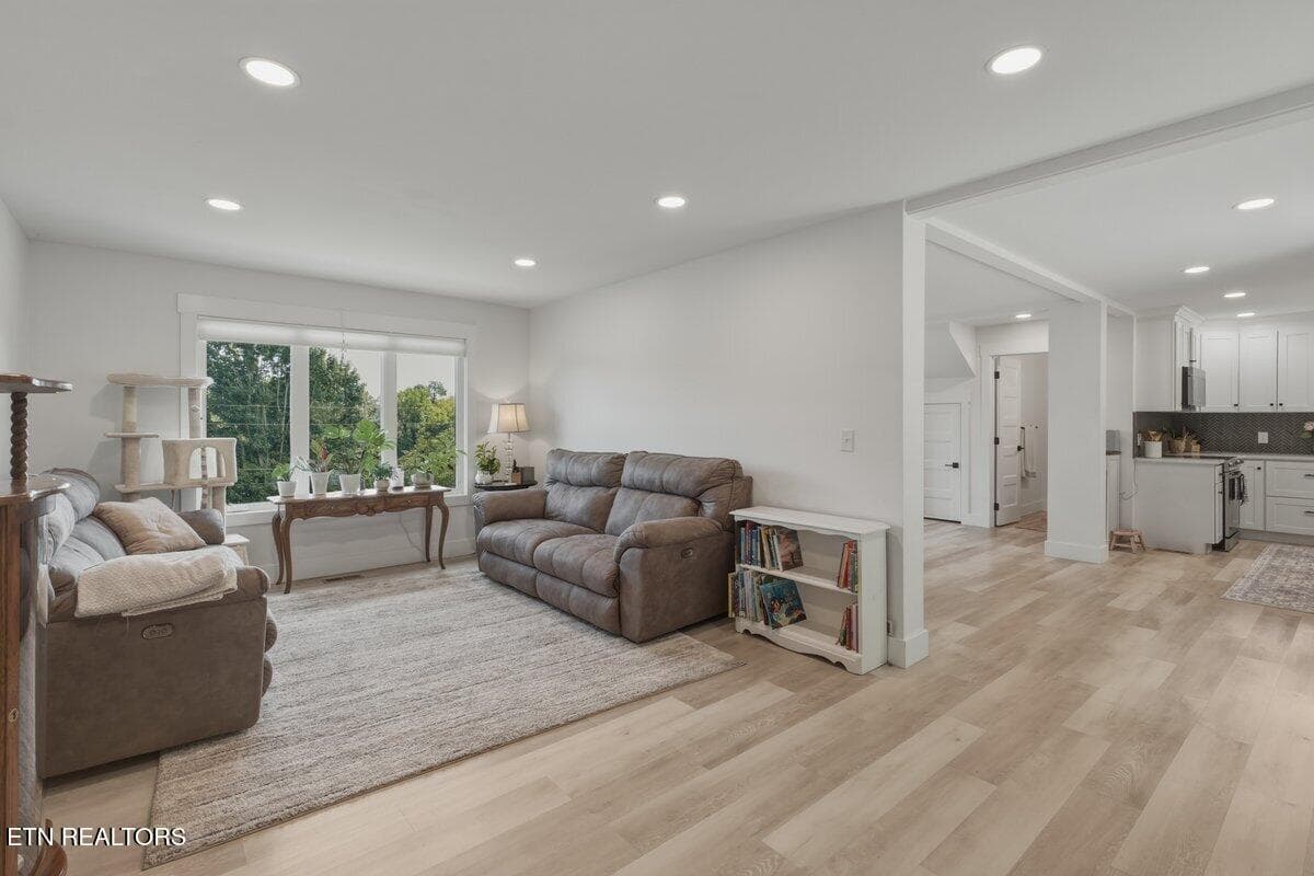 Living Room 4 (6) - 12312 W Kings Gate Rd, Knoxville, TN 37934