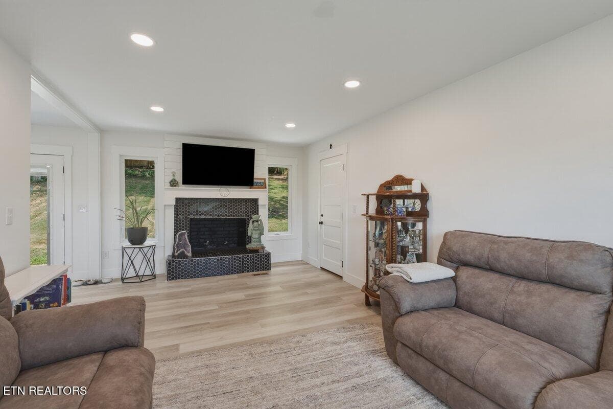 Living Room (14) - 12312 W Kings Gate Rd, Knoxville, TN 37934