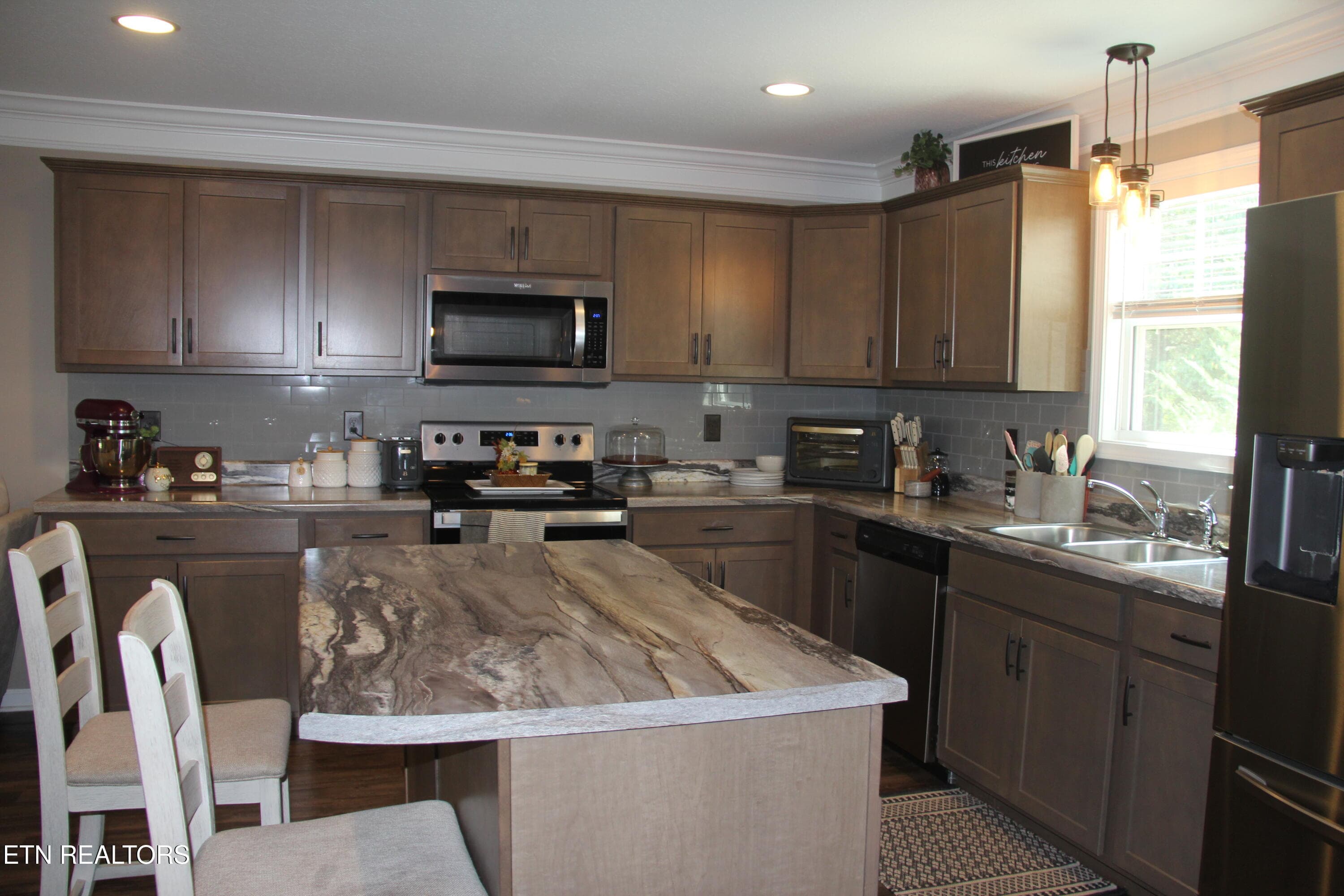 Island in kitchen - 5929 Rain Cloud Rd, Knoxville, TN 37918