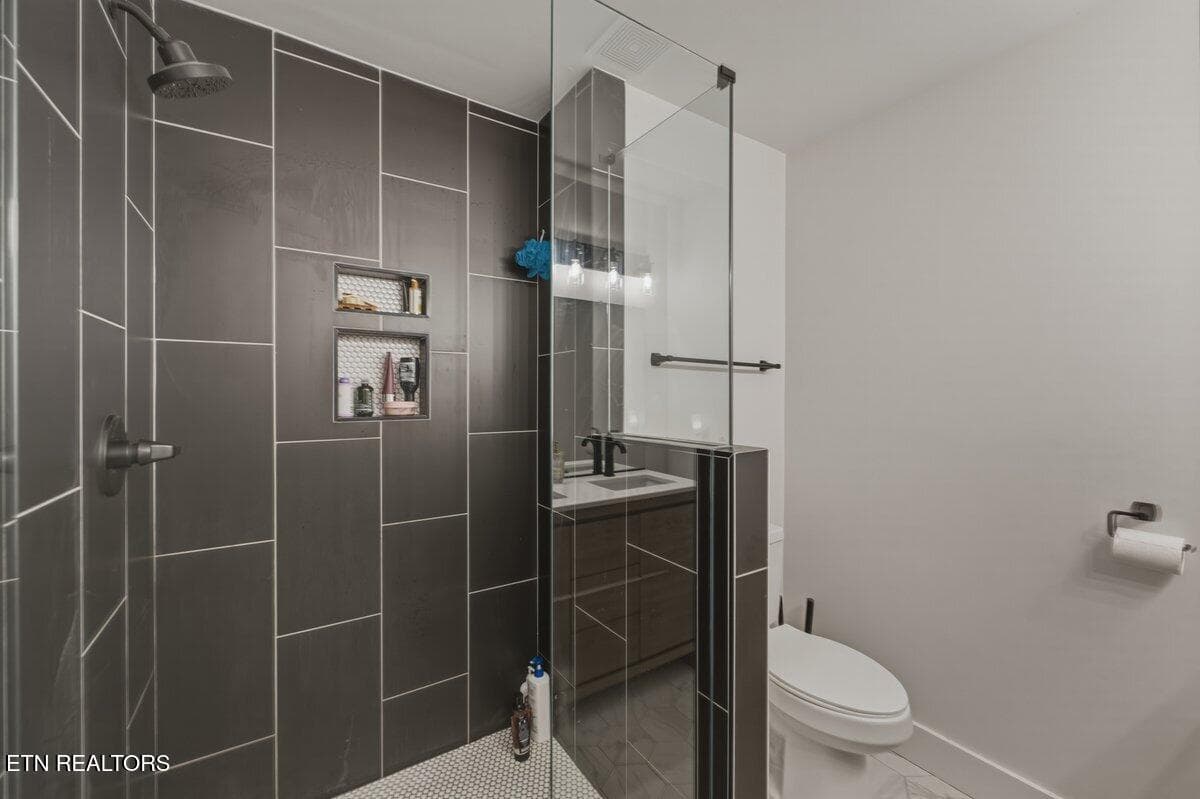 Primary Bathroom 2 (1) - 12312 W Kings Gate Rd, Knoxville, TN 37934
