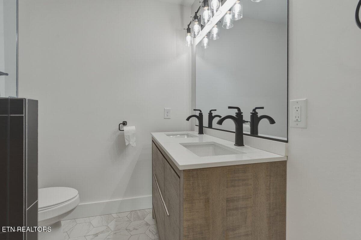 Full Bathroom (1) - 12312 W Kings Gate Rd, Knoxville, TN 37934