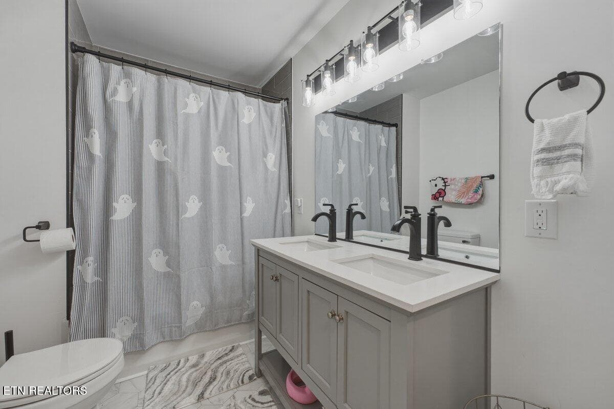 Full Bathroom 3 - 12312 W Kings Gate Rd, Knoxville, TN 37934