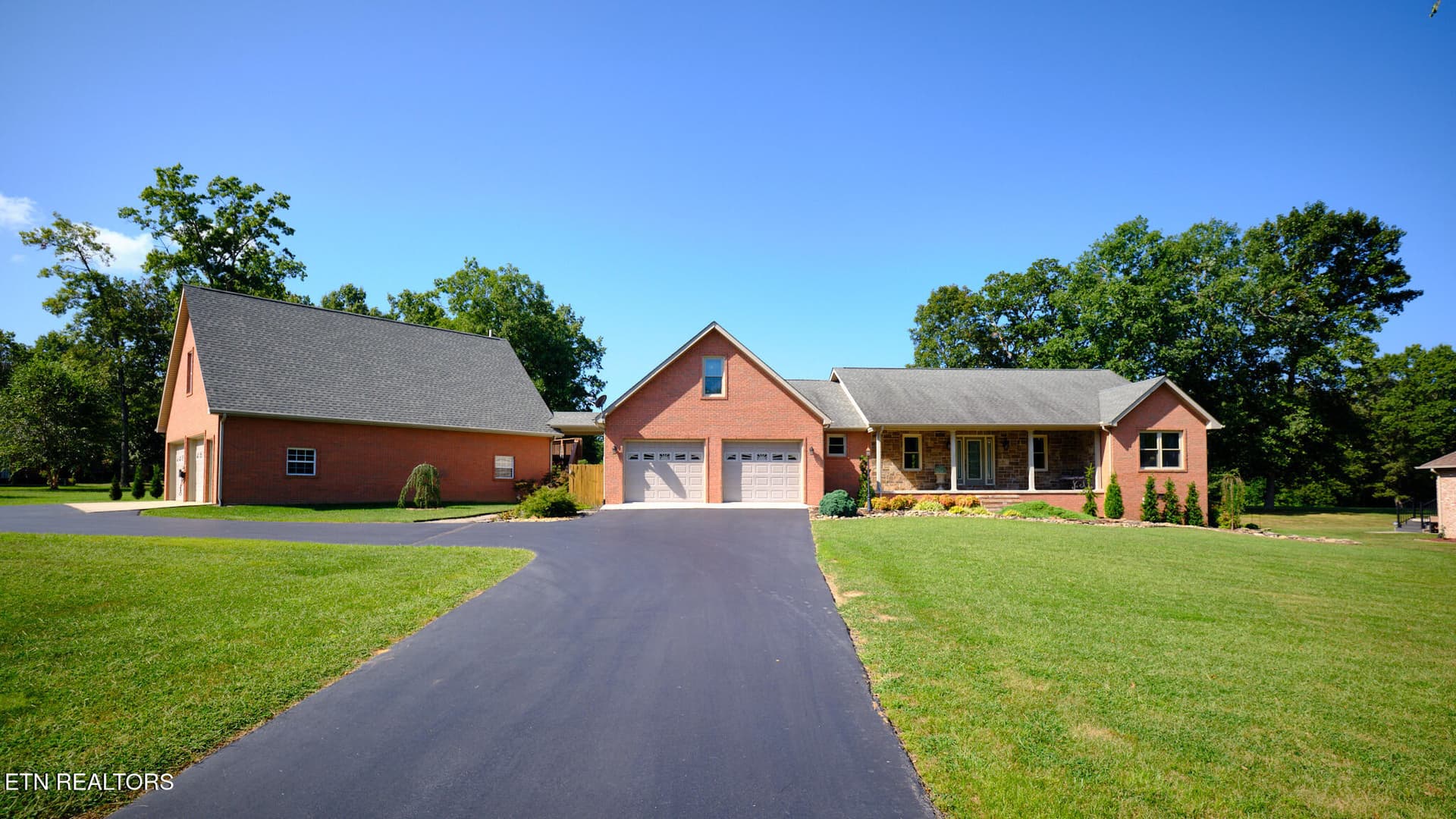 837 E Deer Creek Drive, Crossville, TN 38571