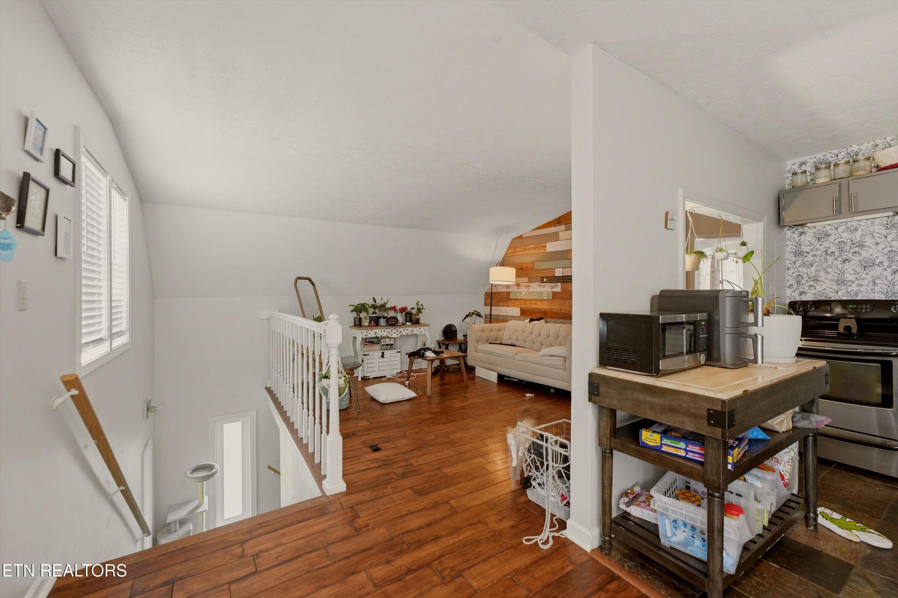 Upstairs Unit - 1412 Michaels Lane, Knoxville, TN 37912