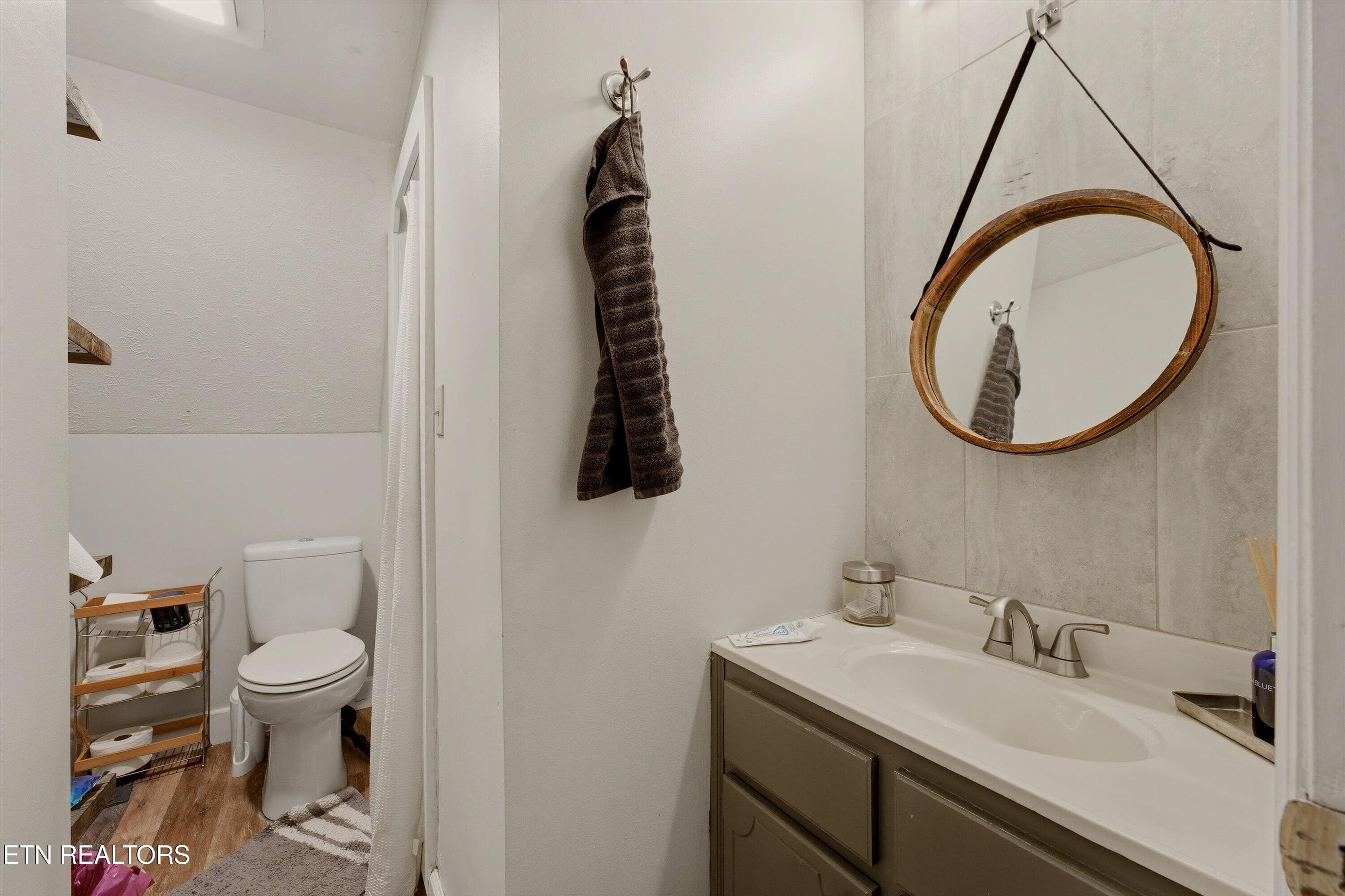 Bathroom upstairs - 1412 Michaels Lane, Knoxville, TN 37912