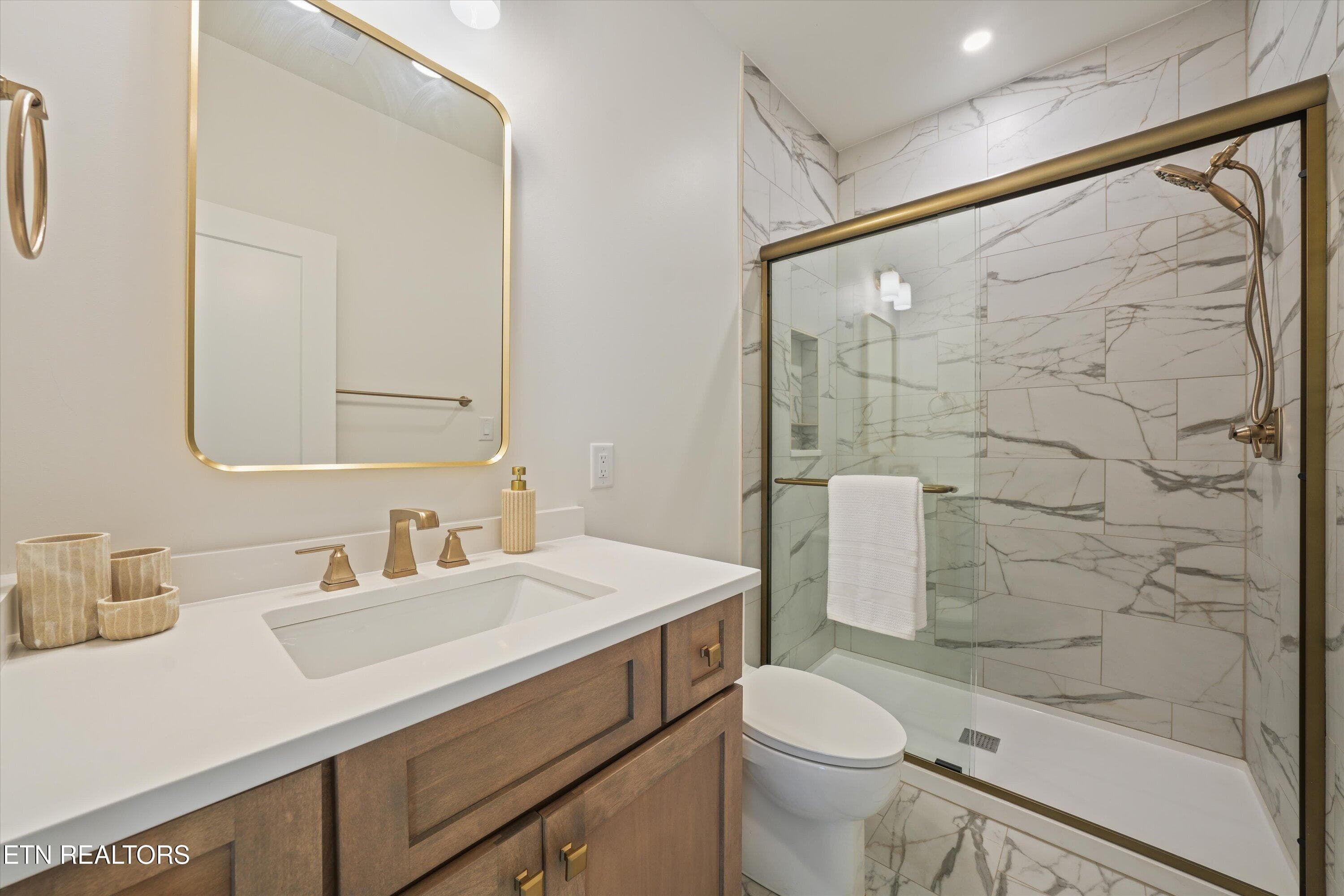Main Level EnSuite - 9928 Alani Hill Way, Knoxville, TN 37922