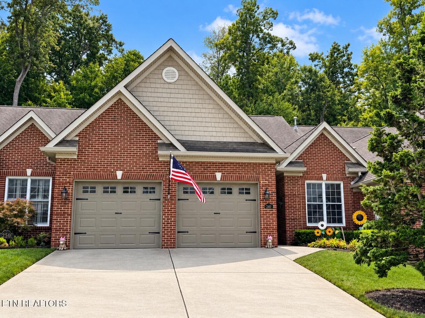 240 Waterford Circle, Lenoir City, TN 37772