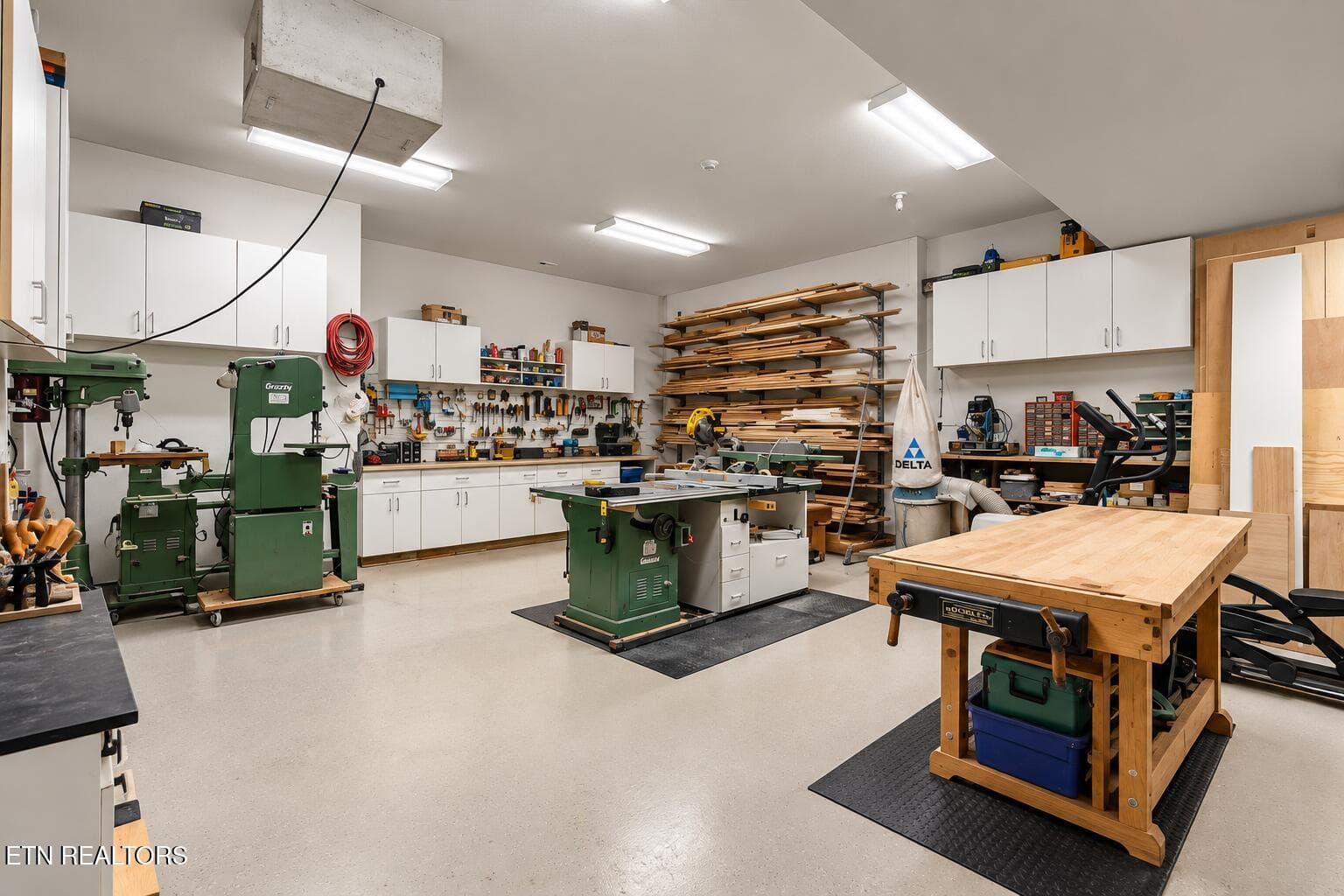 Conditioned Workshop - 436 Waterfront Way, Spring City, TN 37381
