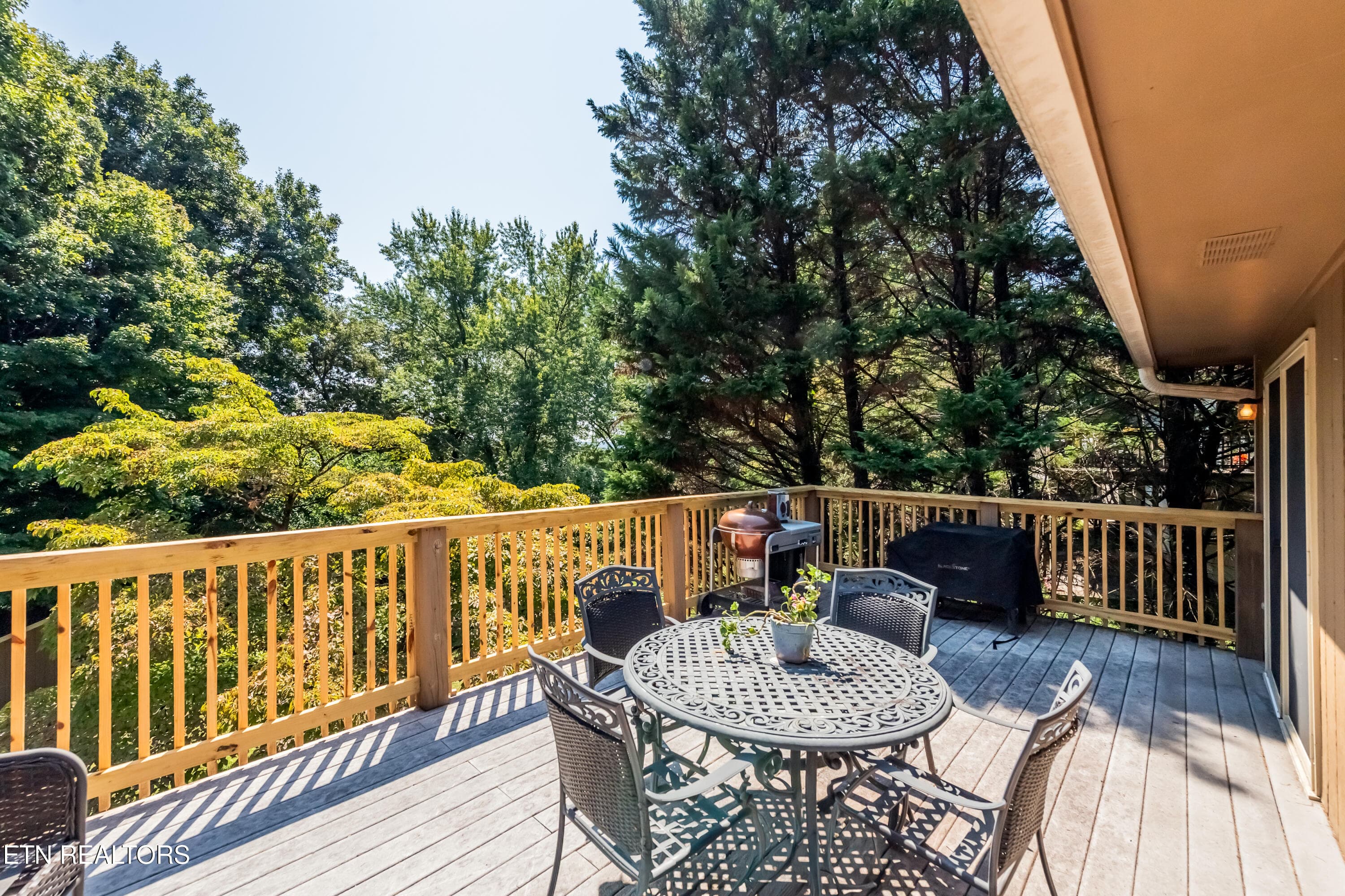 Large patio - 11904 W Kingsgate Rd 2, Knoxville, TN 37934