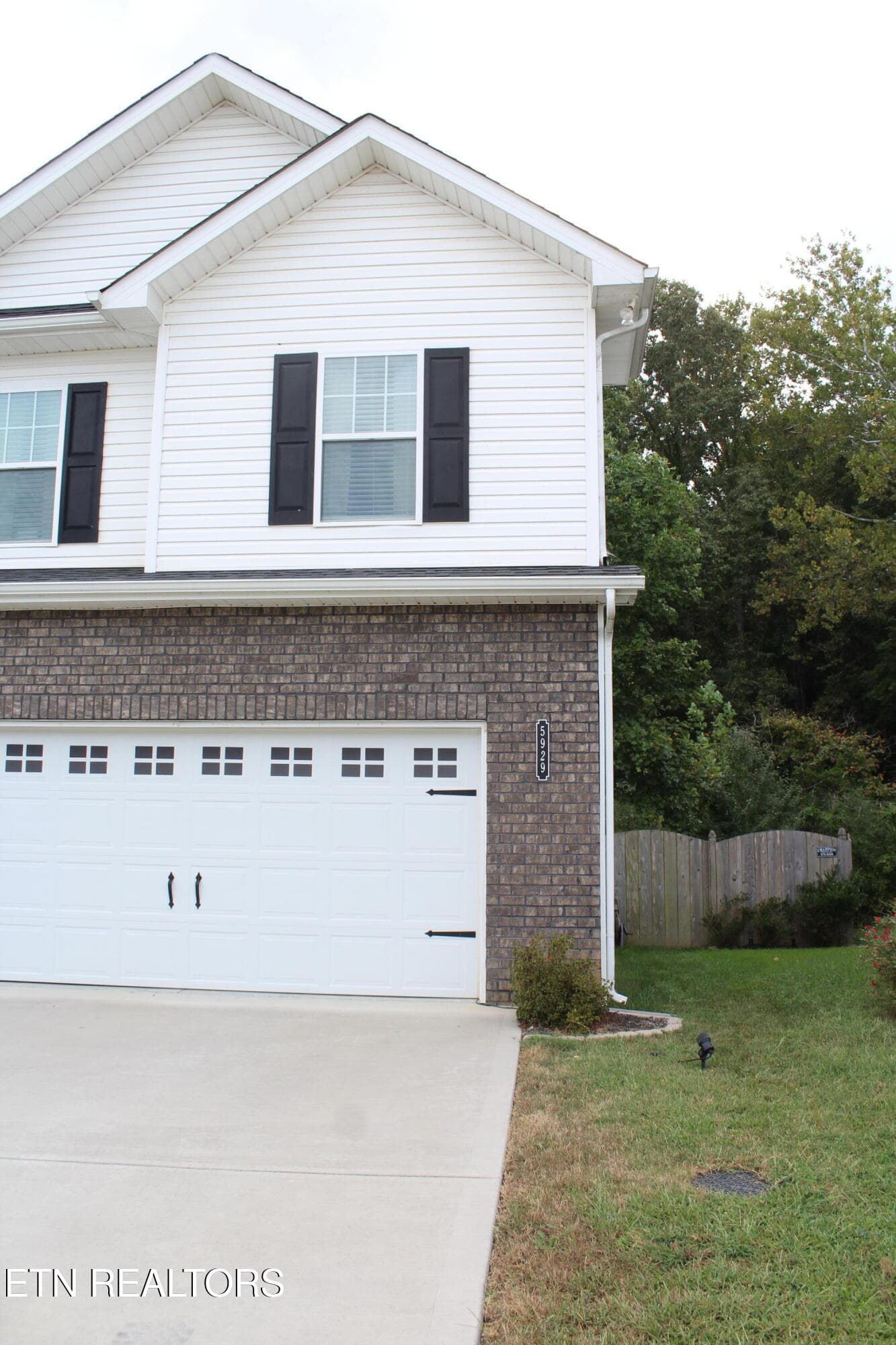 2 car garage - 5929 Rain Cloud Rd, Knoxville, TN 37918