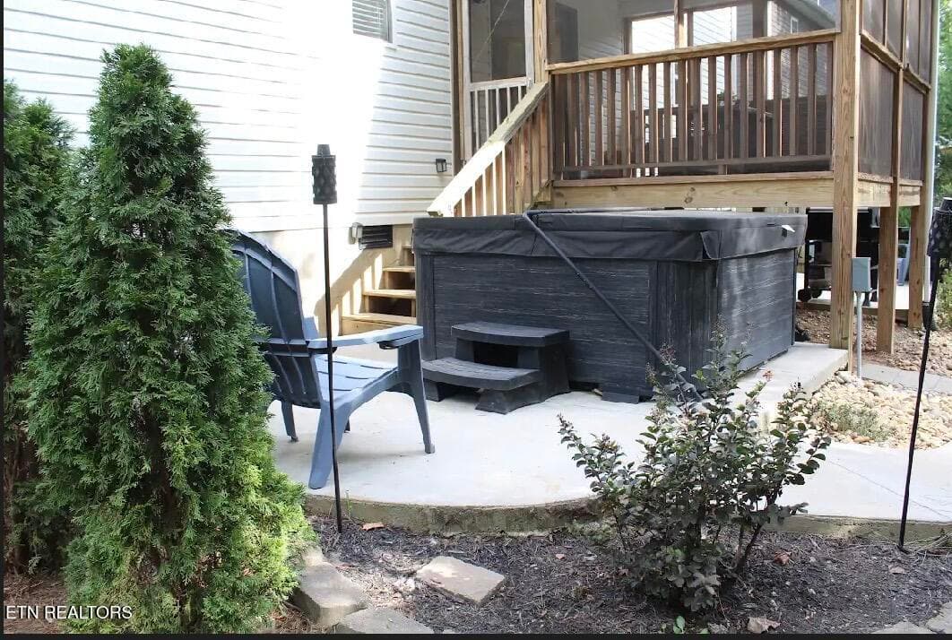 Hot tub does not convey - 5929 Rain Cloud Rd, Knoxville, TN 37918