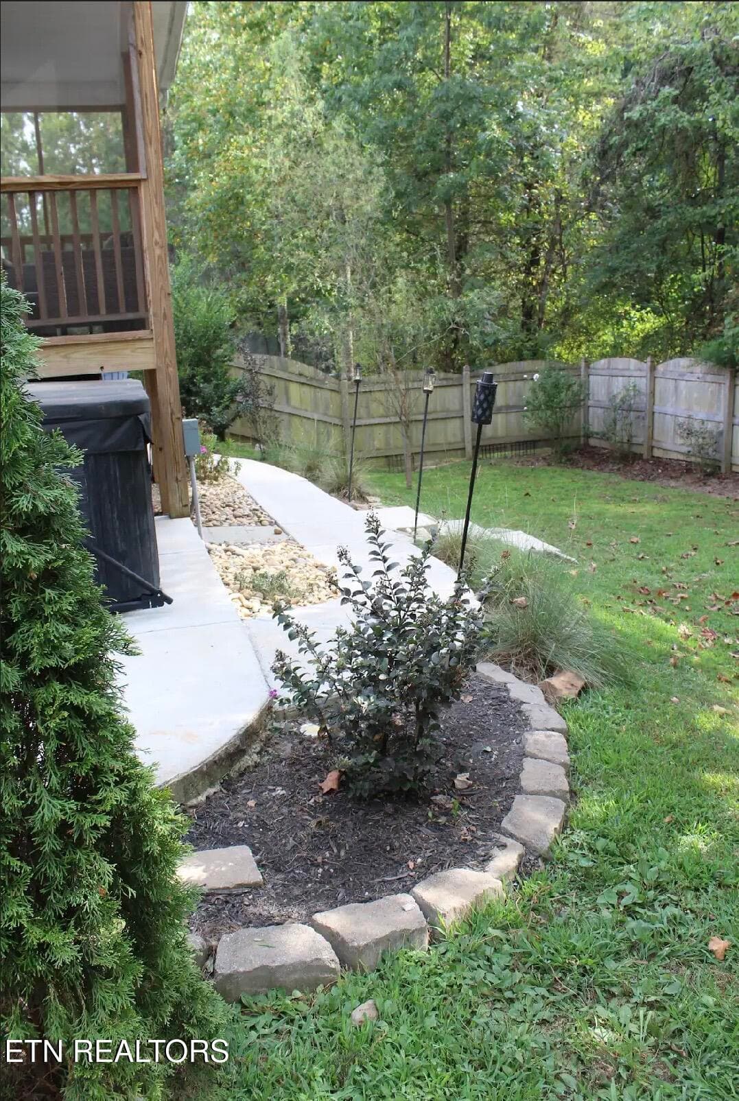 Extra landscaping - 5929 Rain Cloud Rd, Knoxville, TN 37918