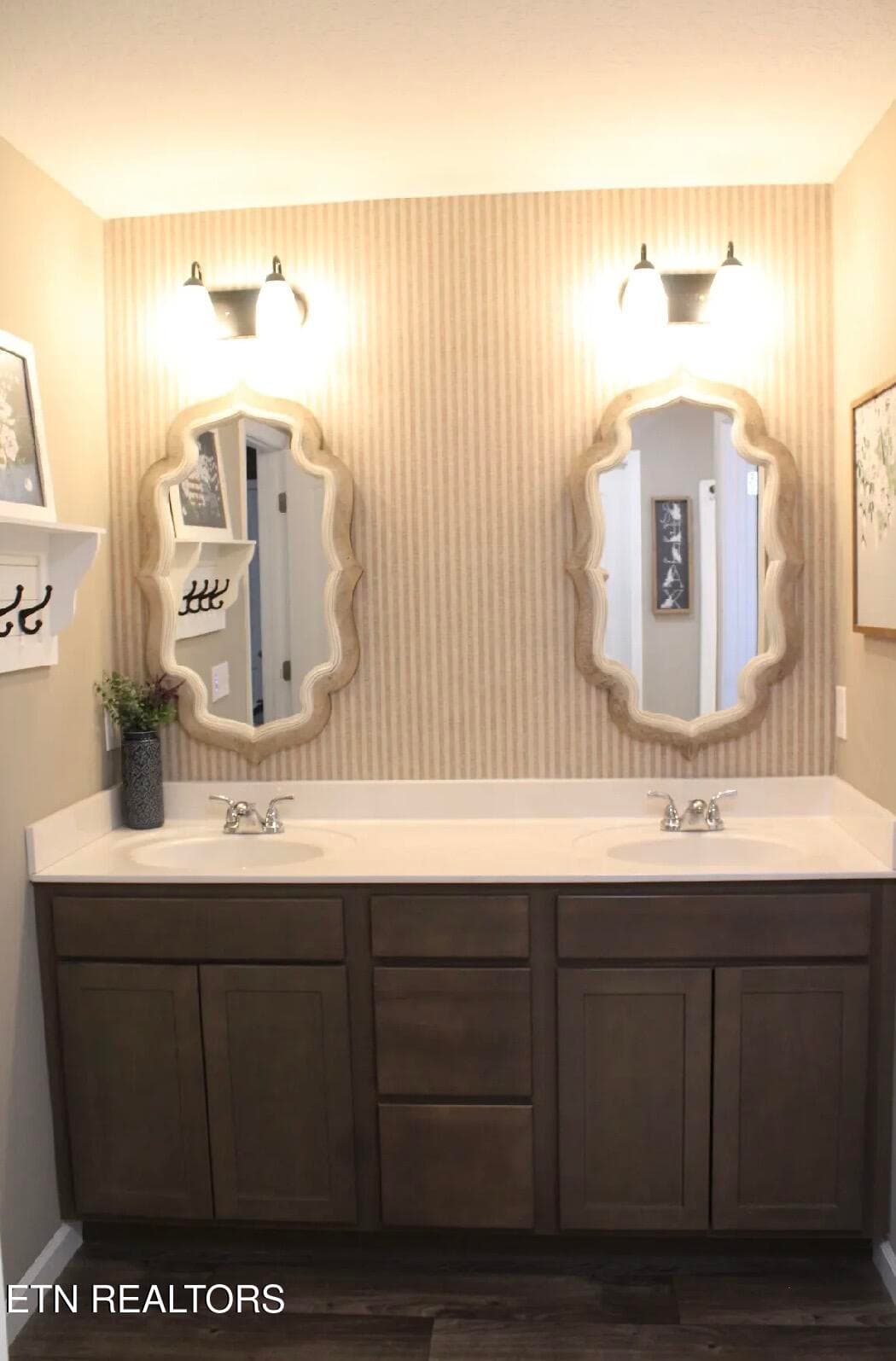 Double vanities - 5929 Rain Cloud Rd, Knoxville, TN 37918