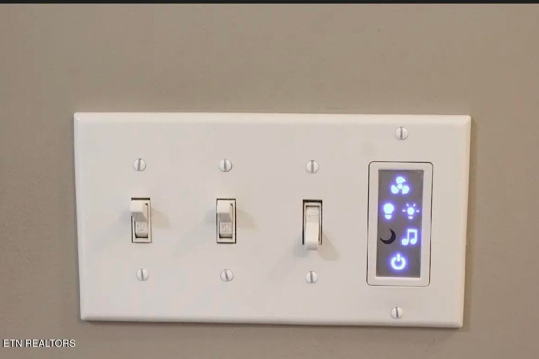 Dimmer on fan/light in bath - 5929 Rain Cloud Rd, Knoxville, TN 37918