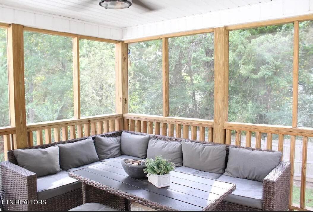 Screen porch - 5929 Rain Cloud Rd, Knoxville, TN 37918