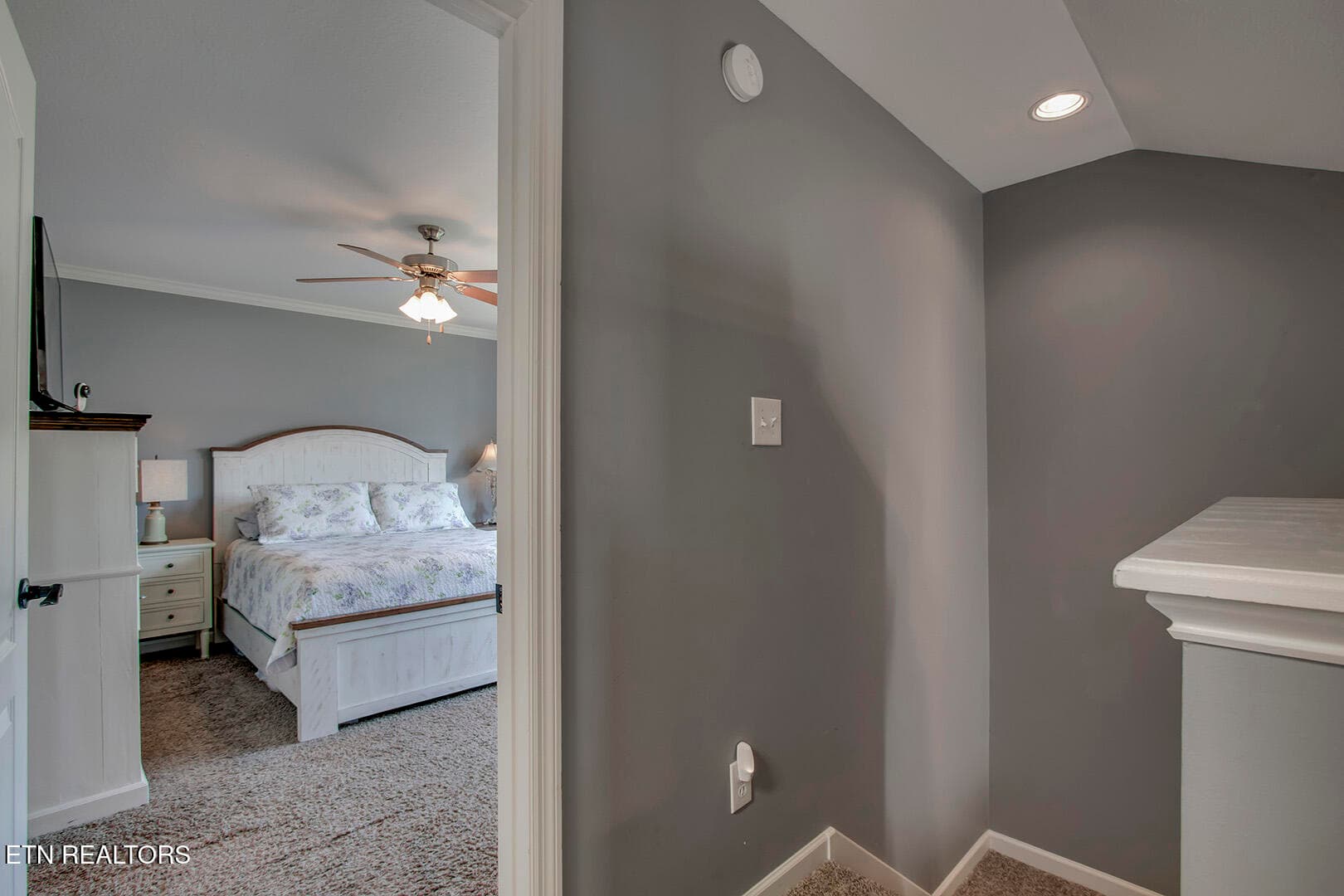 17_ElizaPointeWay_3701_UpperLanding01 - 3701 Eliza Pointe Way, Knoxville, TN 37921, Knoxville
