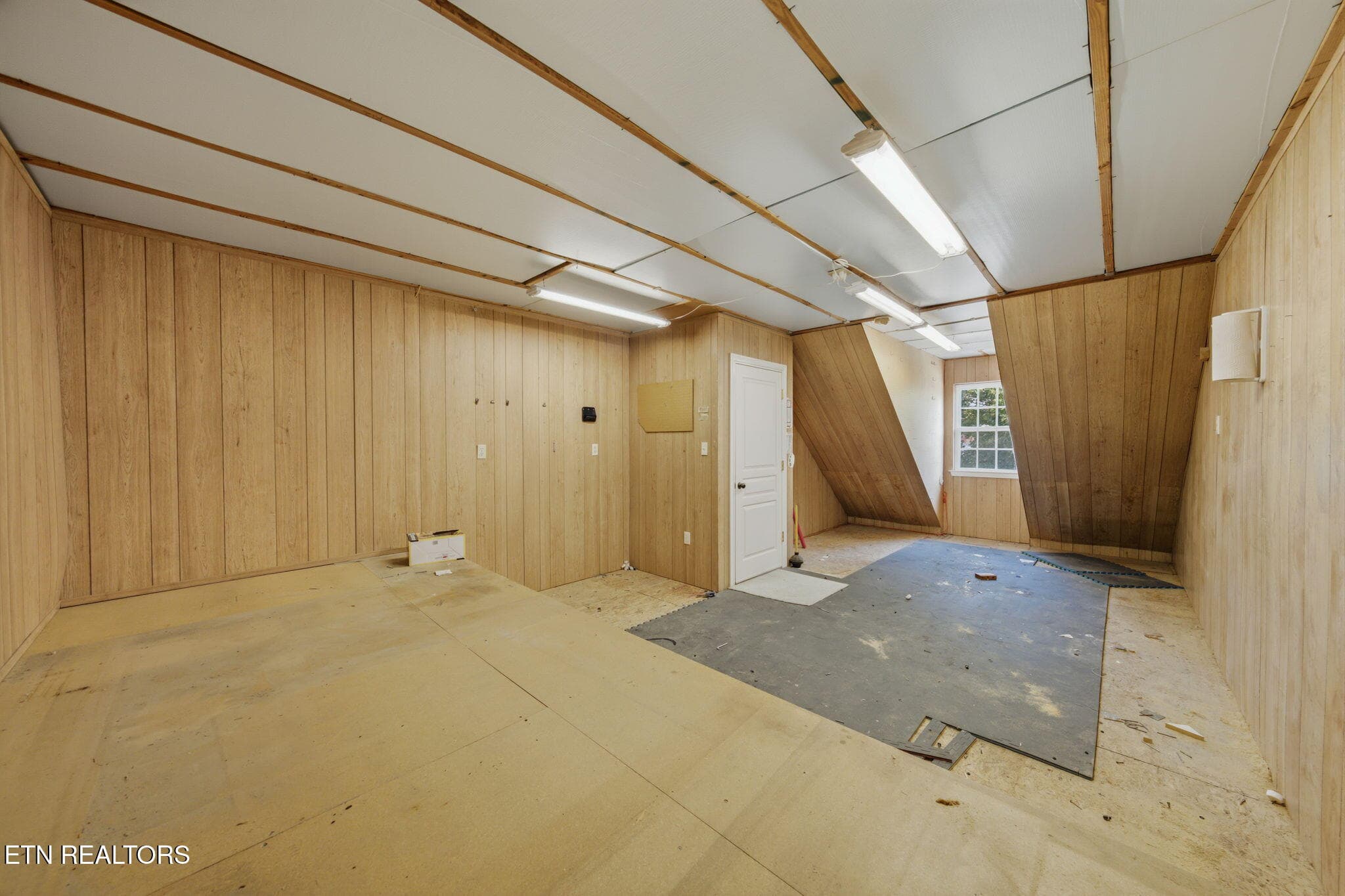 Upstairs Craft room - 1721 Bombay Lane, Knoxville, TN 37932