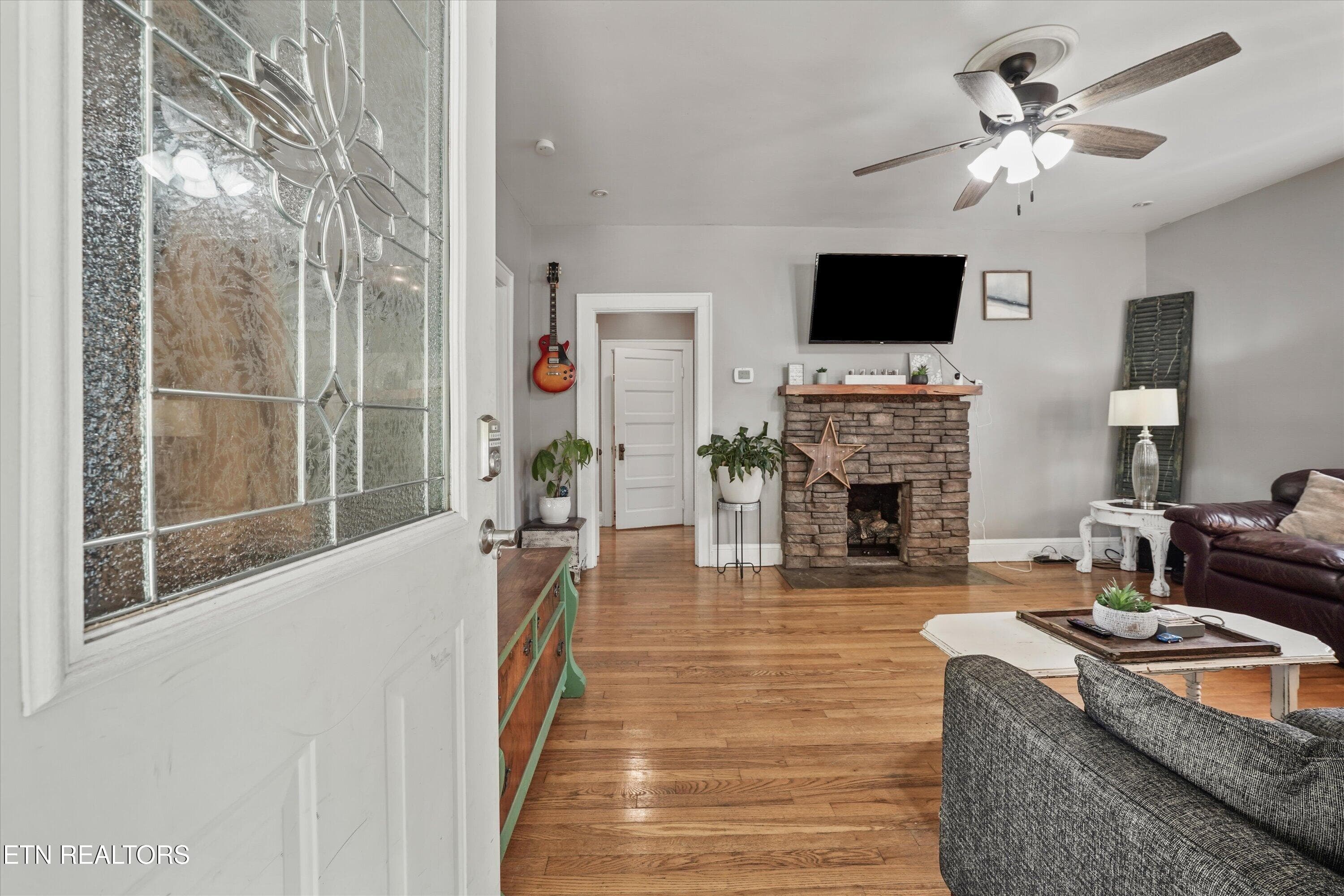 Welcoming Entry - 616 Mitchell Drive, Knoxville, TN 37912