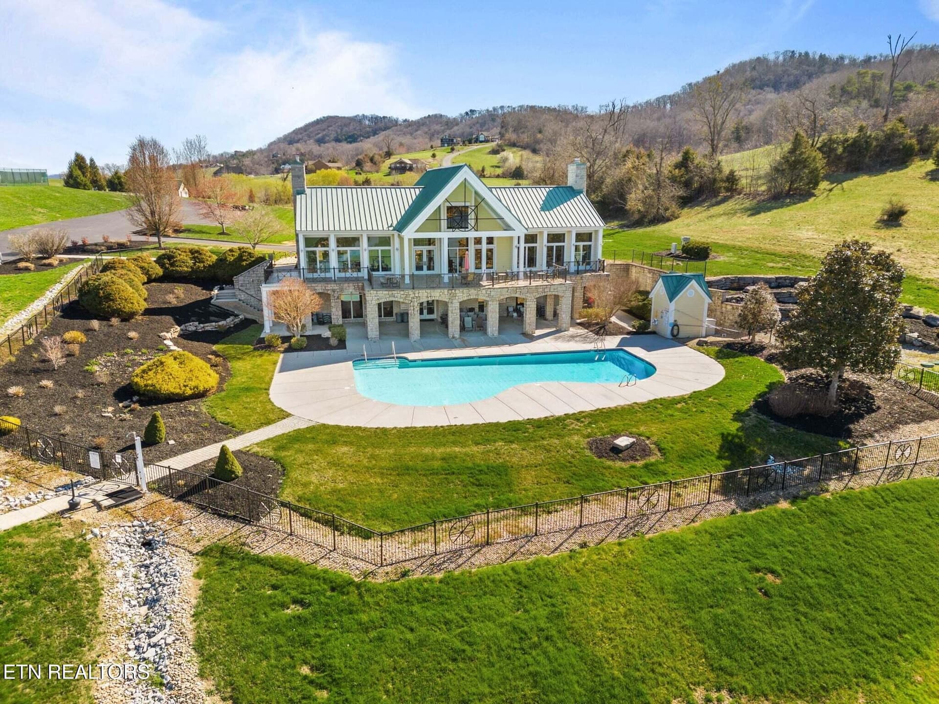 Dove ct - 30 - Dove Court, Sharps Chapel, TN 37866