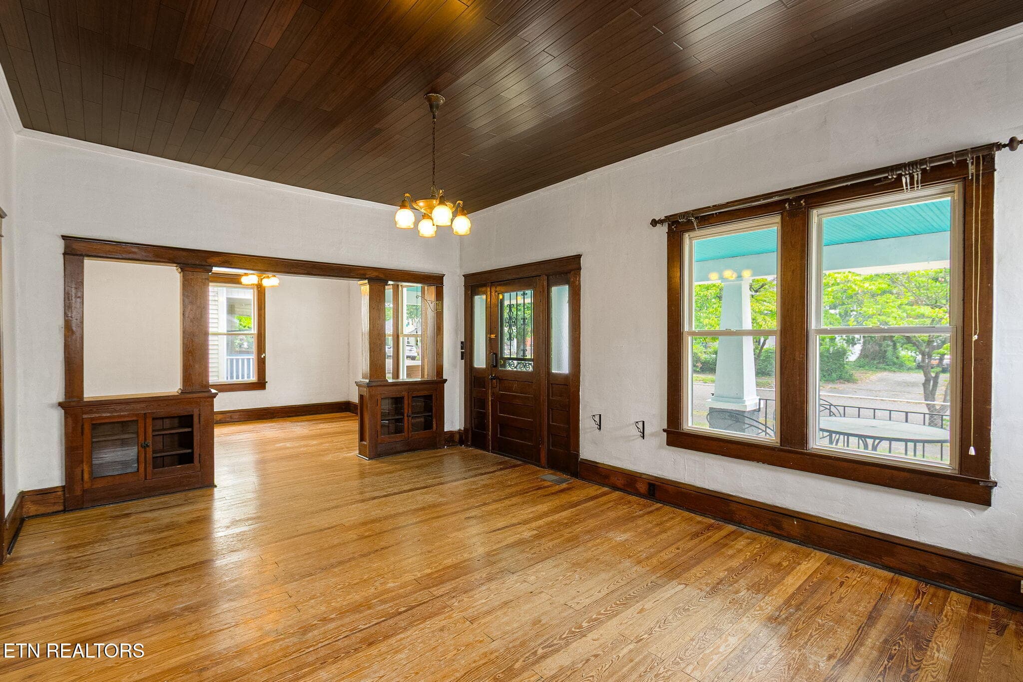 9-web-or-mls-009--FULL - 227 E Burwell Ave, Knoxville, TN 37917, Knoxville