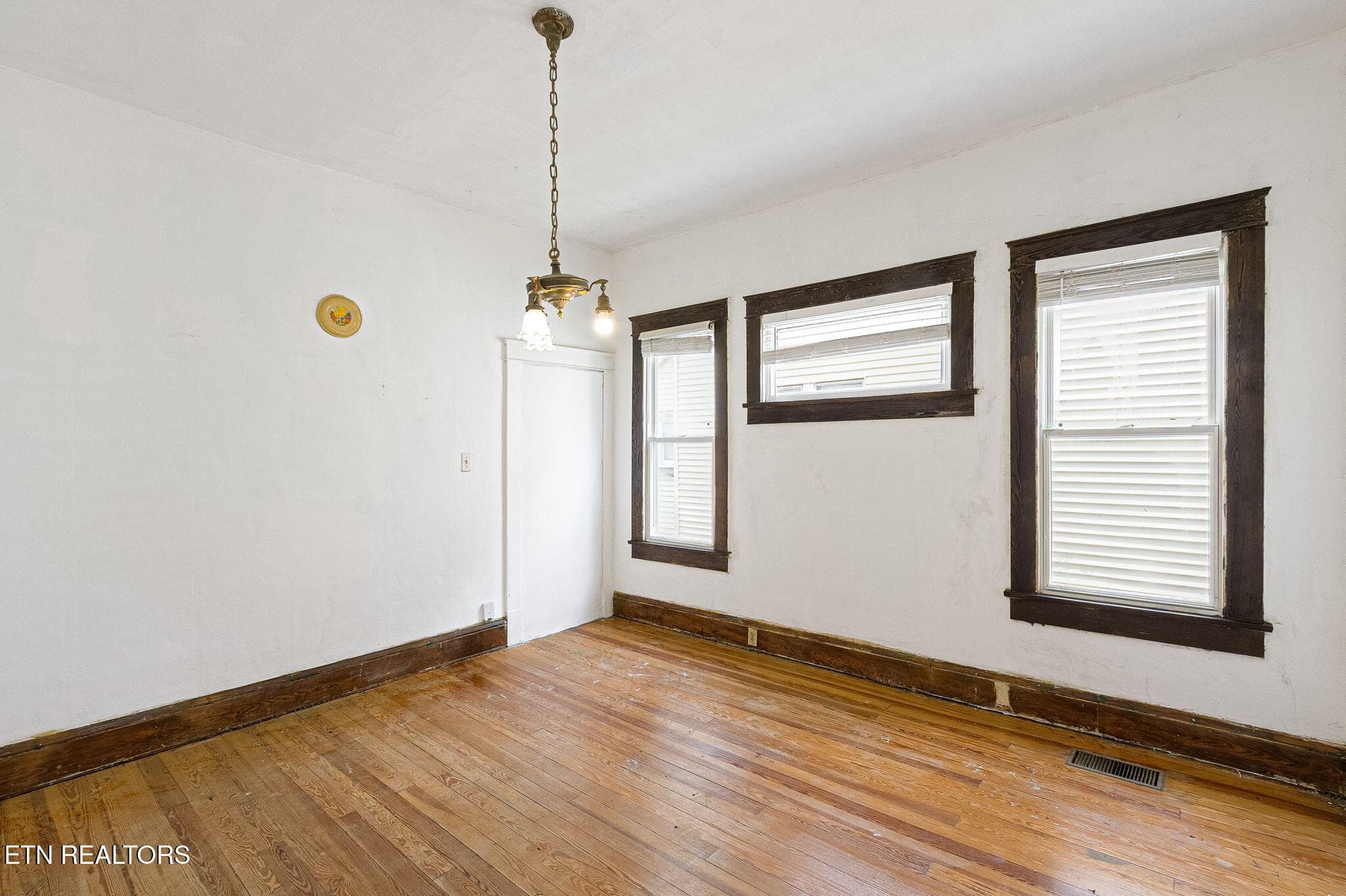 13-web-or-mls-013--FULL - 227 E Burwell Ave, Knoxville, TN 37917, Knoxville