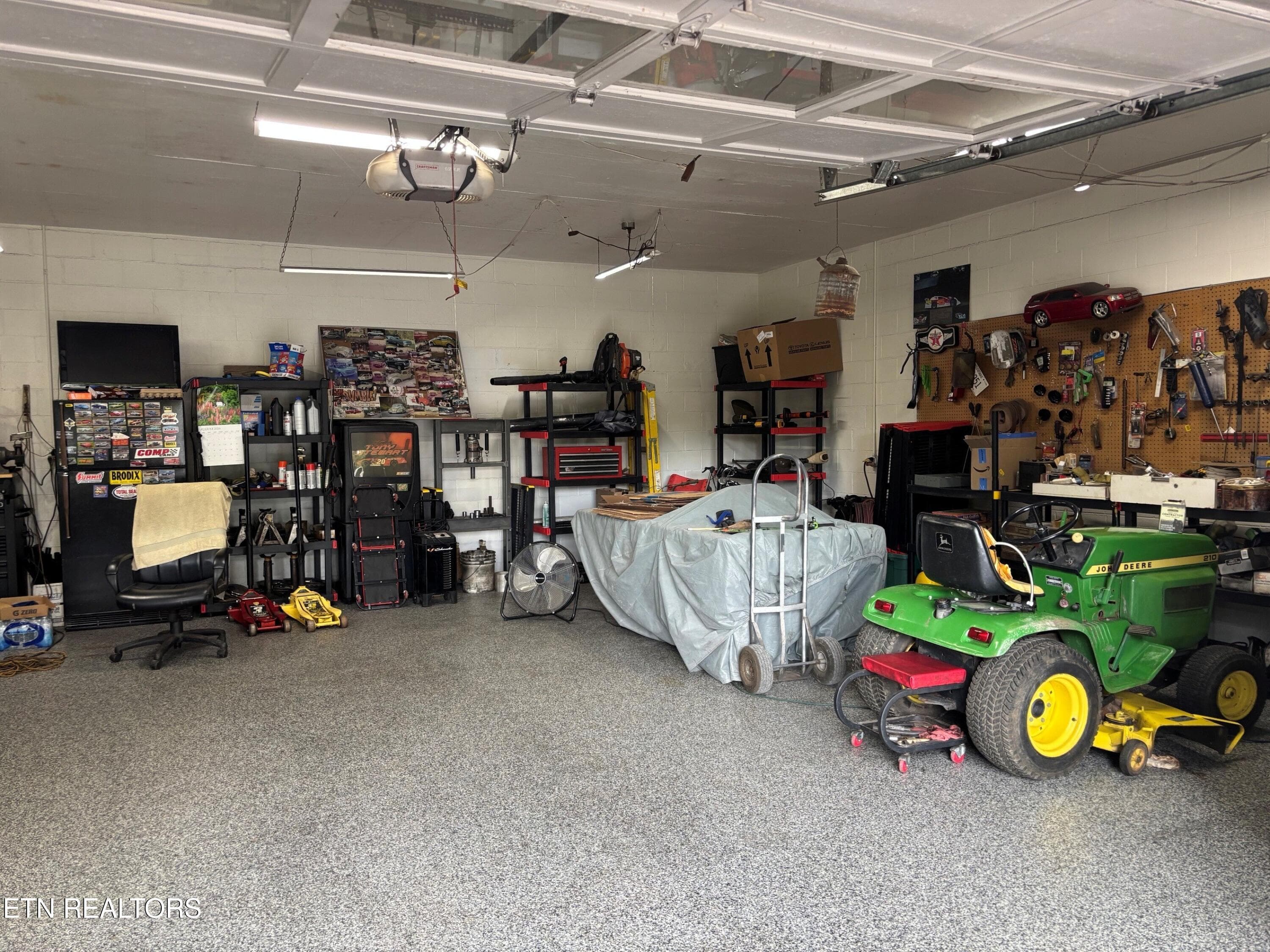 Garage 1 - 5919 Atkins Rd, Knoxville, TN 37918
