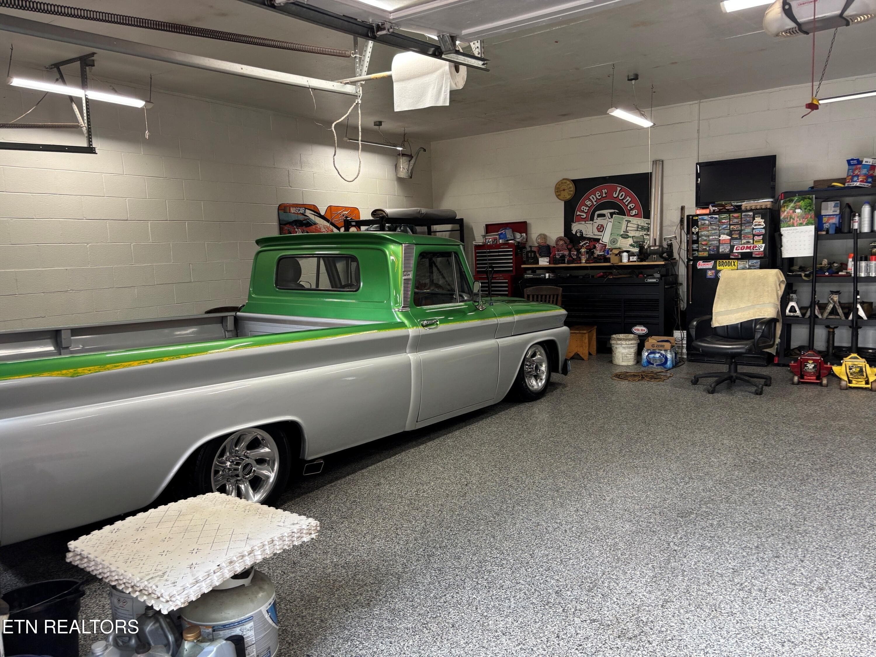 Garage 2 - 5919 Atkins Rd, Knoxville, TN 37918