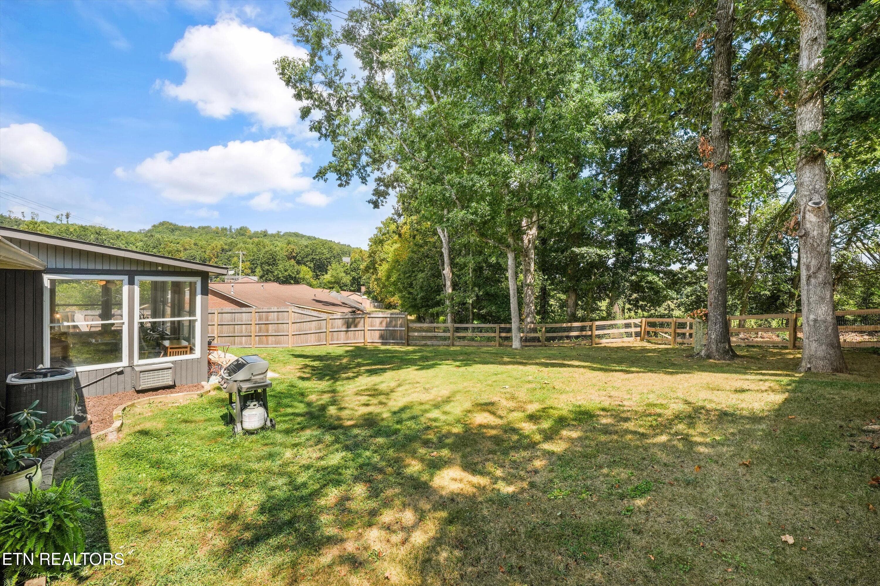 Huge Backyard w/new fence - 4525 Nathan Drive, Knoxville, TN 37938, Knoxville