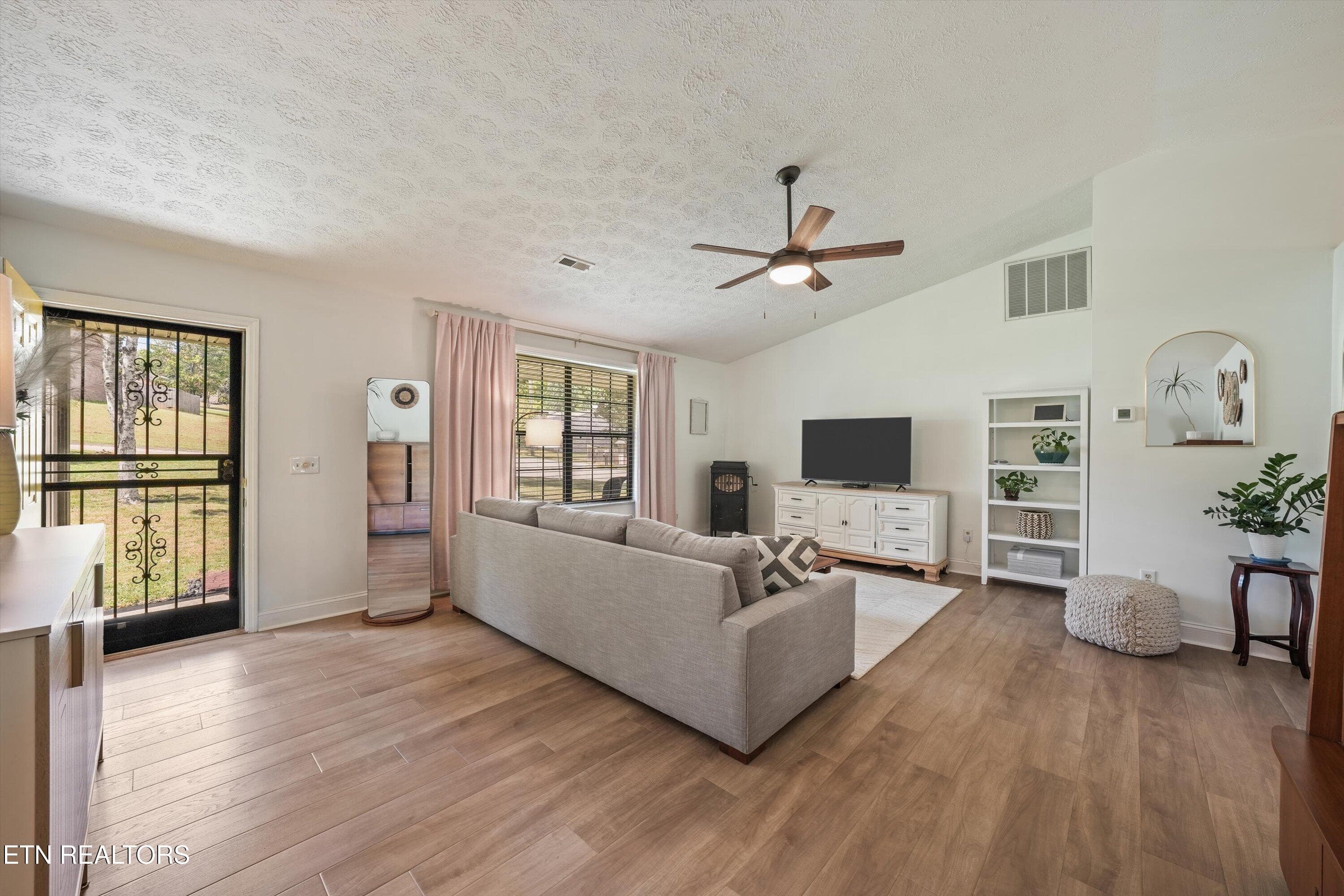 Entry/Family Room - 4525 Nathan Drive, Knoxville, TN 37938, Knoxville