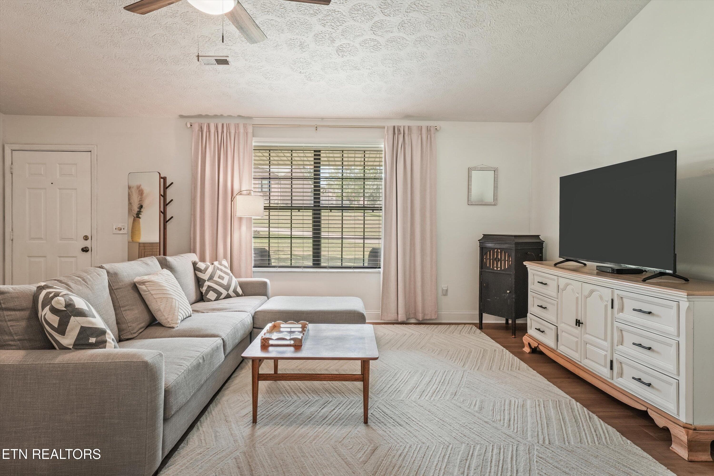 Family Room - 4525 Nathan Drive, Knoxville, TN 37938, Knoxville