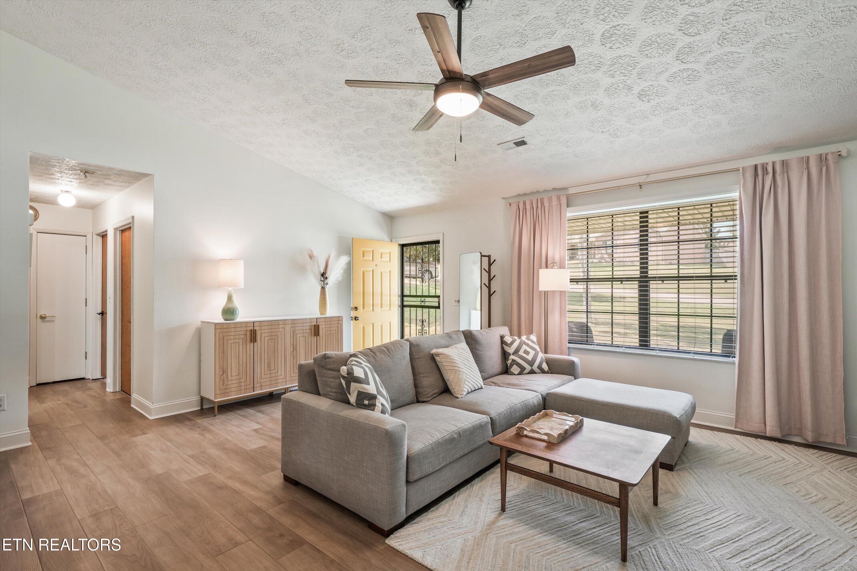 Entry &Family Room - 4525 Nathan Drive, Knoxville, TN 37938, Knoxville