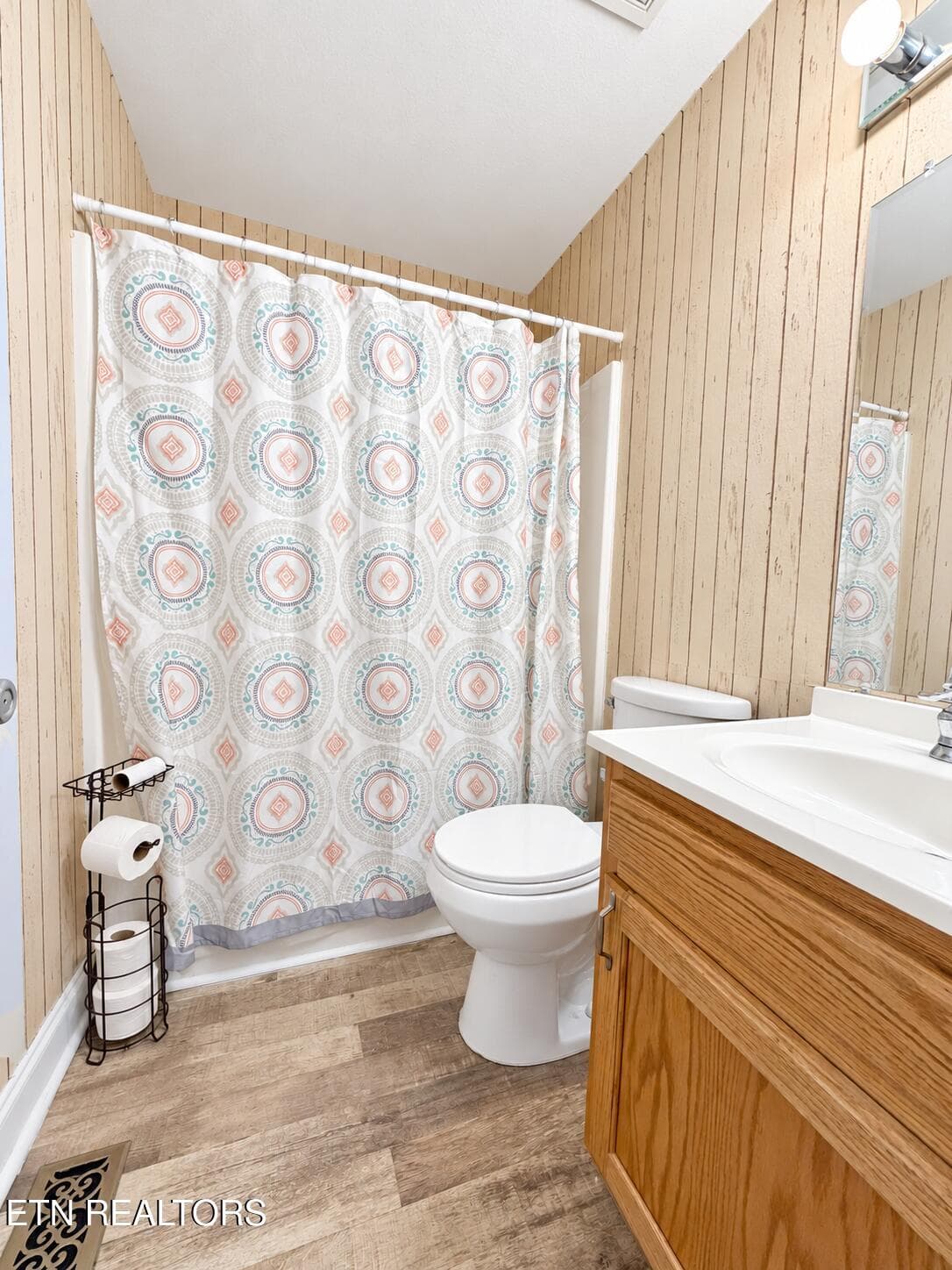 Hall Bath - 445 Kristy Lane, Evensville, TN 37332